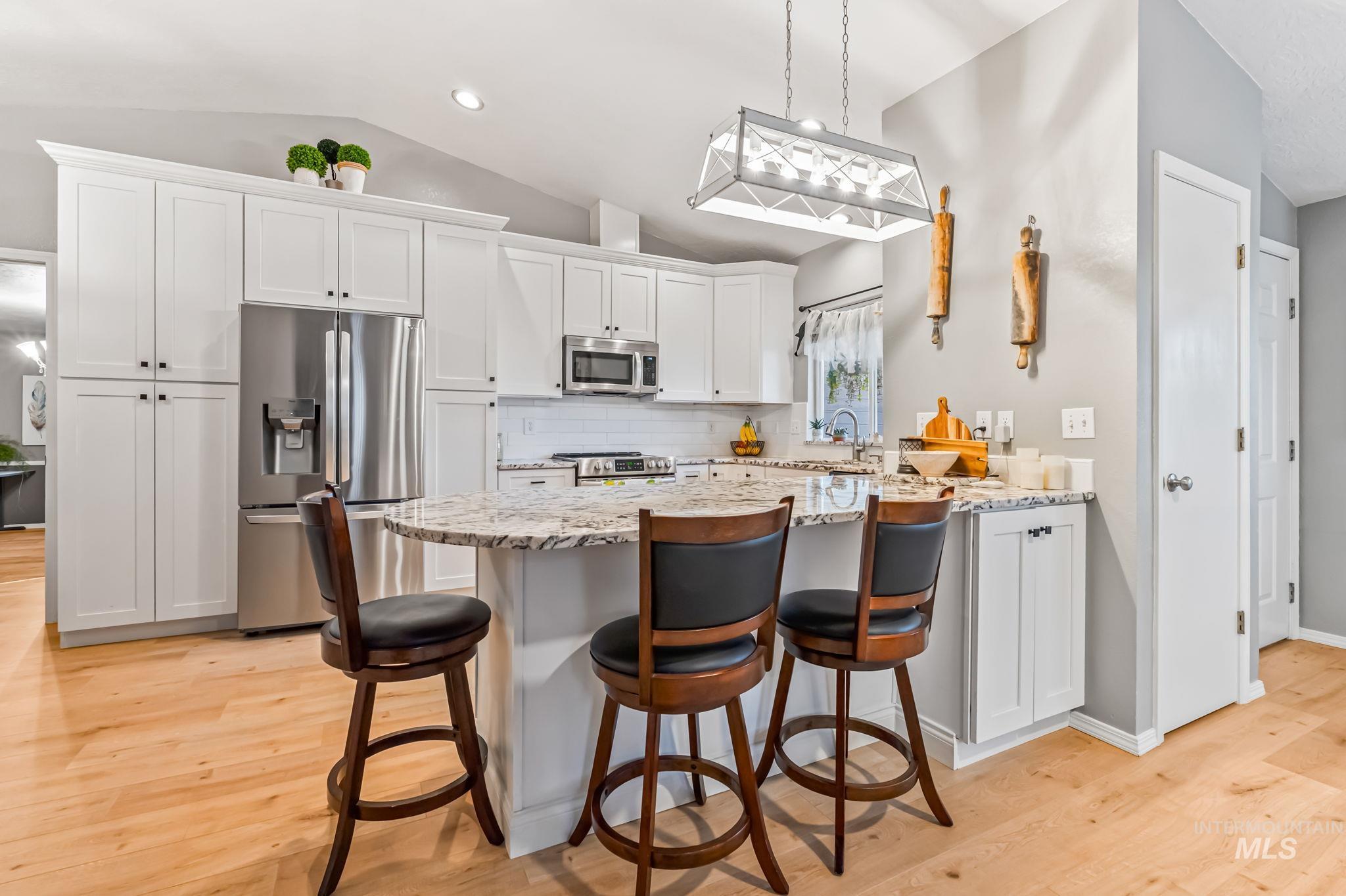 2828 W Leroy Ct, Meridian, Idaho 83642, 3 Bedrooms, 2 Bathrooms, Residential For Sale, Price $440,000,MLS 98977029