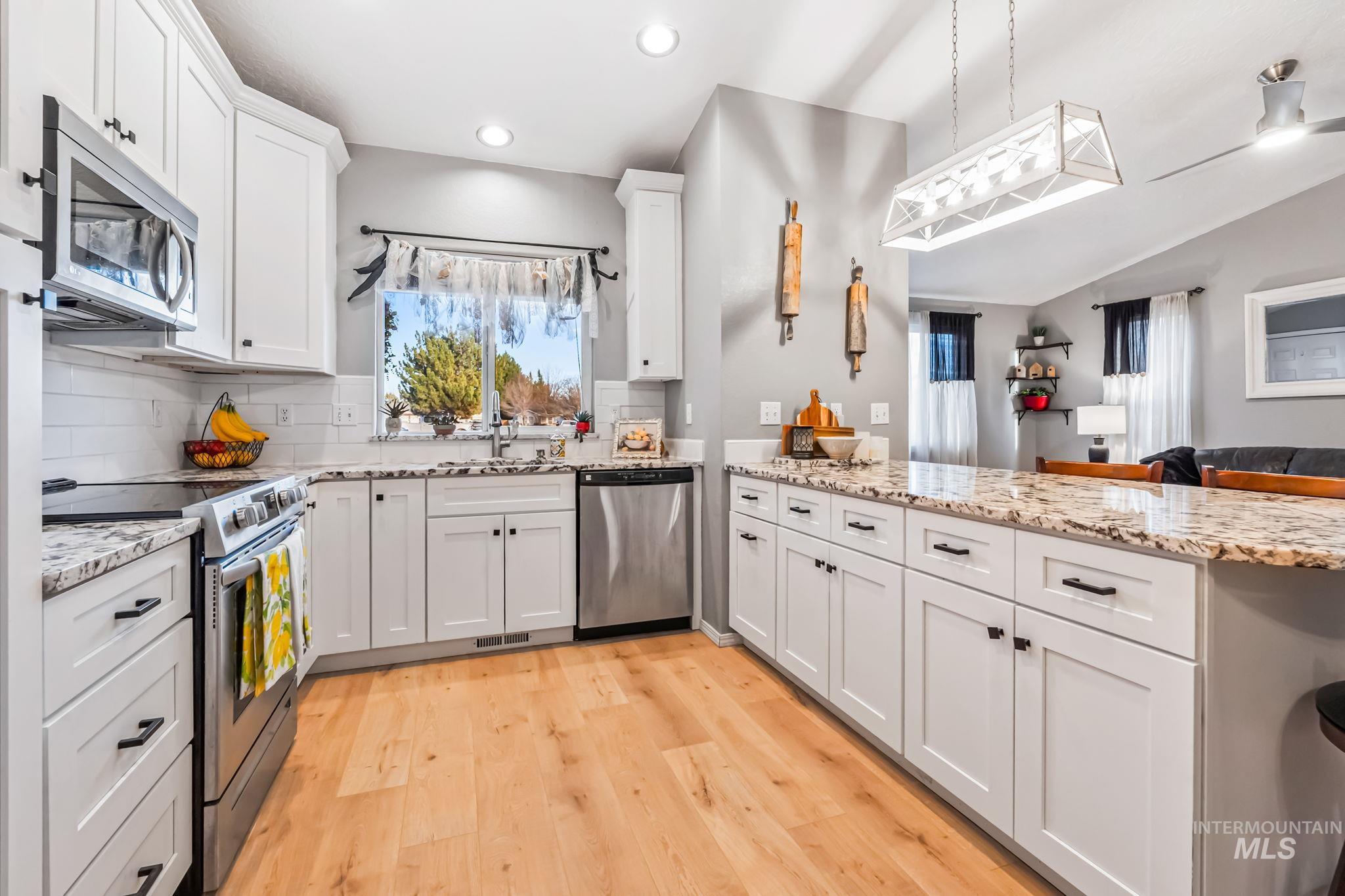 2828 W Leroy Ct, Meridian, Idaho 83642, 3 Bedrooms, 2 Bathrooms, Residential For Sale, Price $440,000,MLS 98977029