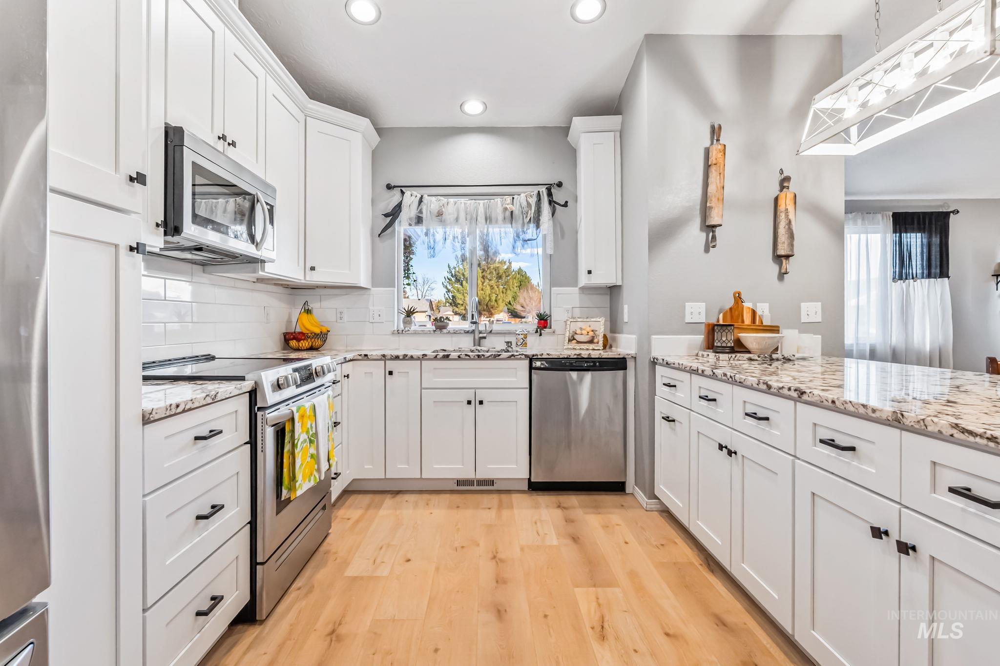 2828 W Leroy Ct, Meridian, Idaho 83642, 3 Bedrooms, 2 Bathrooms, Residential For Sale, Price $440,000,MLS 98977029