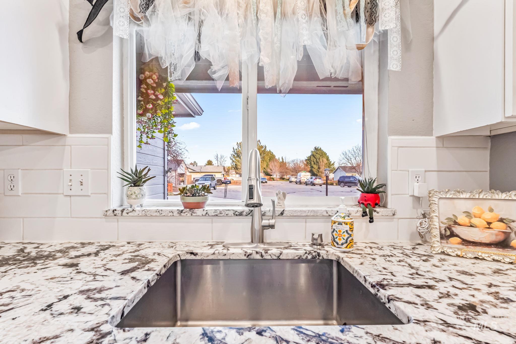 2828 W Leroy Ct, Meridian, Idaho 83642, 3 Bedrooms, 2 Bathrooms, Residential For Sale, Price $440,000,MLS 98977029