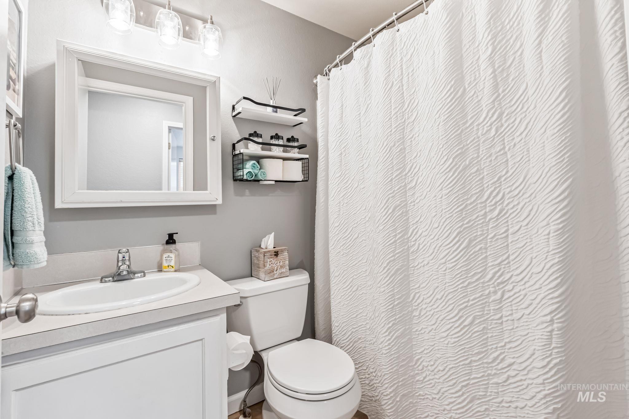 2828 W Leroy Ct, Meridian, Idaho 83642, 3 Bedrooms, 2 Bathrooms, Residential For Sale, Price $440,000,MLS 98977029