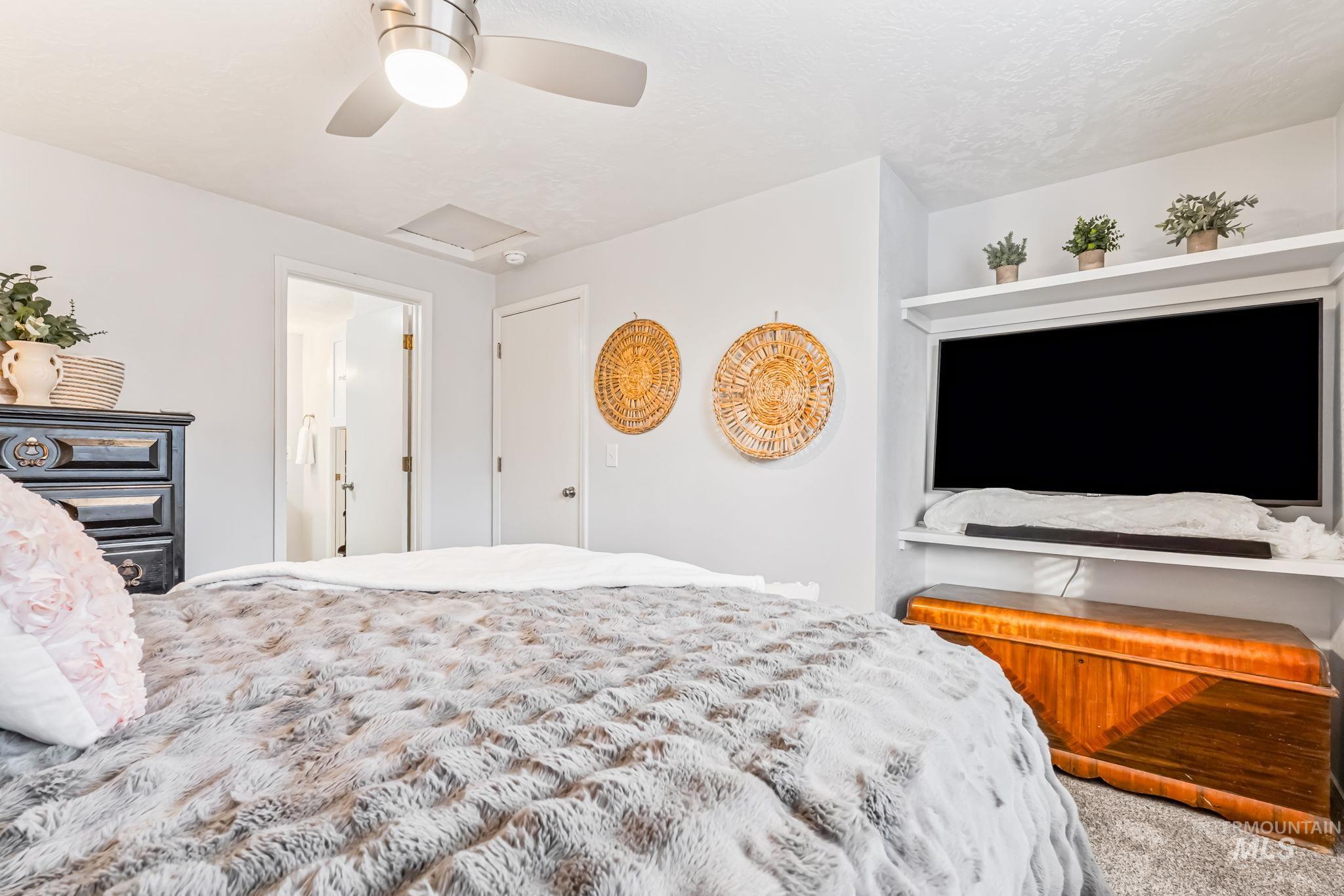 2828 W Leroy Ct, Meridian, Idaho 83642, 3 Bedrooms, 2 Bathrooms, Residential For Sale, Price $440,000,MLS 98977029