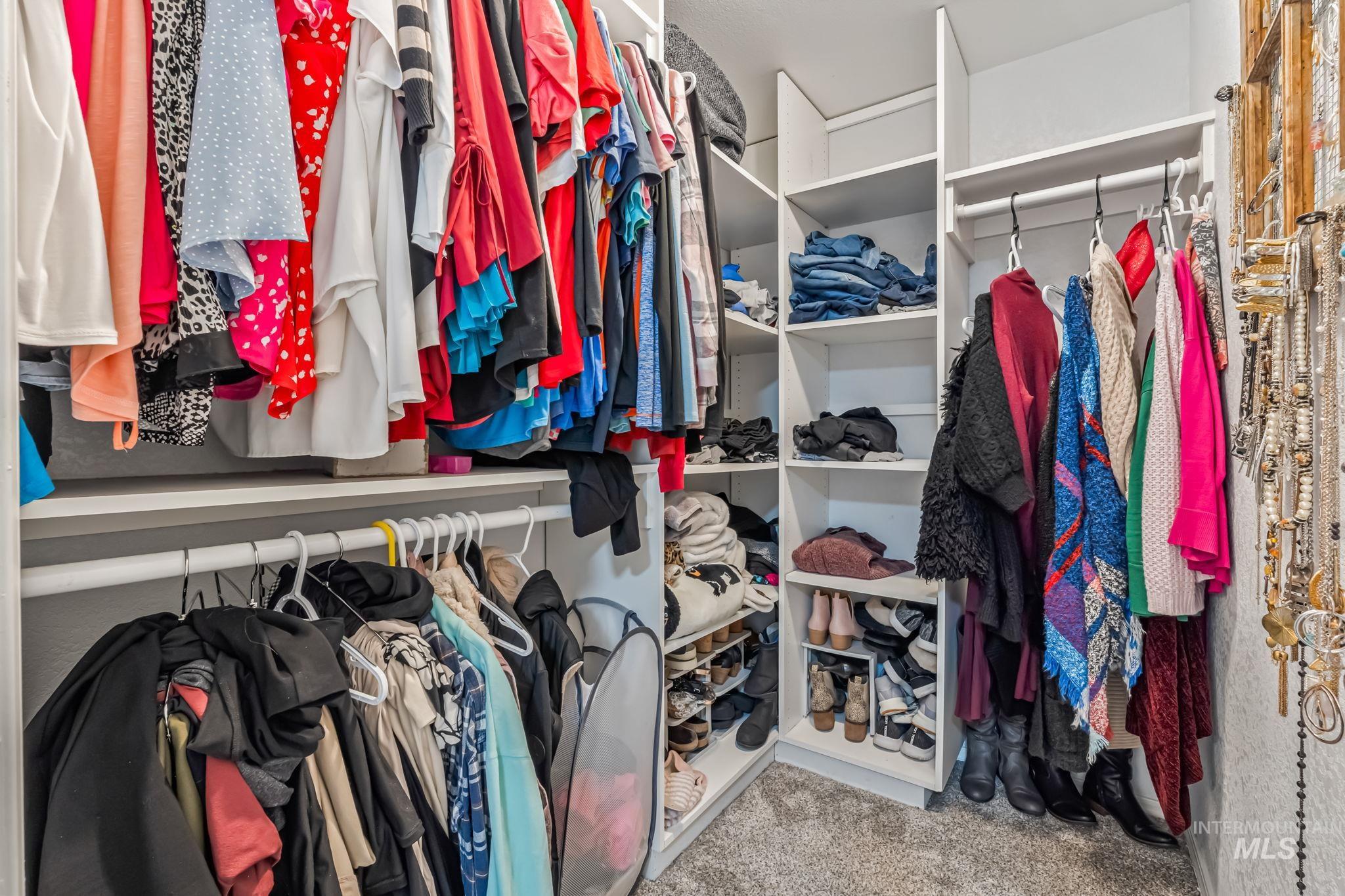 2828 W Leroy Ct, Meridian, Idaho 83642, 3 Bedrooms, 2 Bathrooms, Residential For Sale, Price $440,000,MLS 98977029