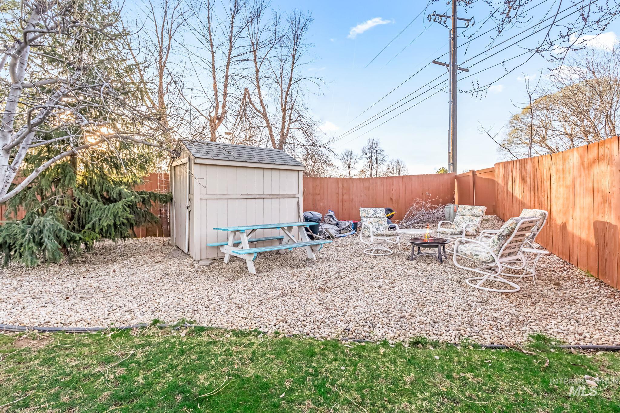 2828 W Leroy Ct, Meridian, Idaho 83642, 3 Bedrooms, 2 Bathrooms, Residential For Sale, Price $440,000,MLS 98977029