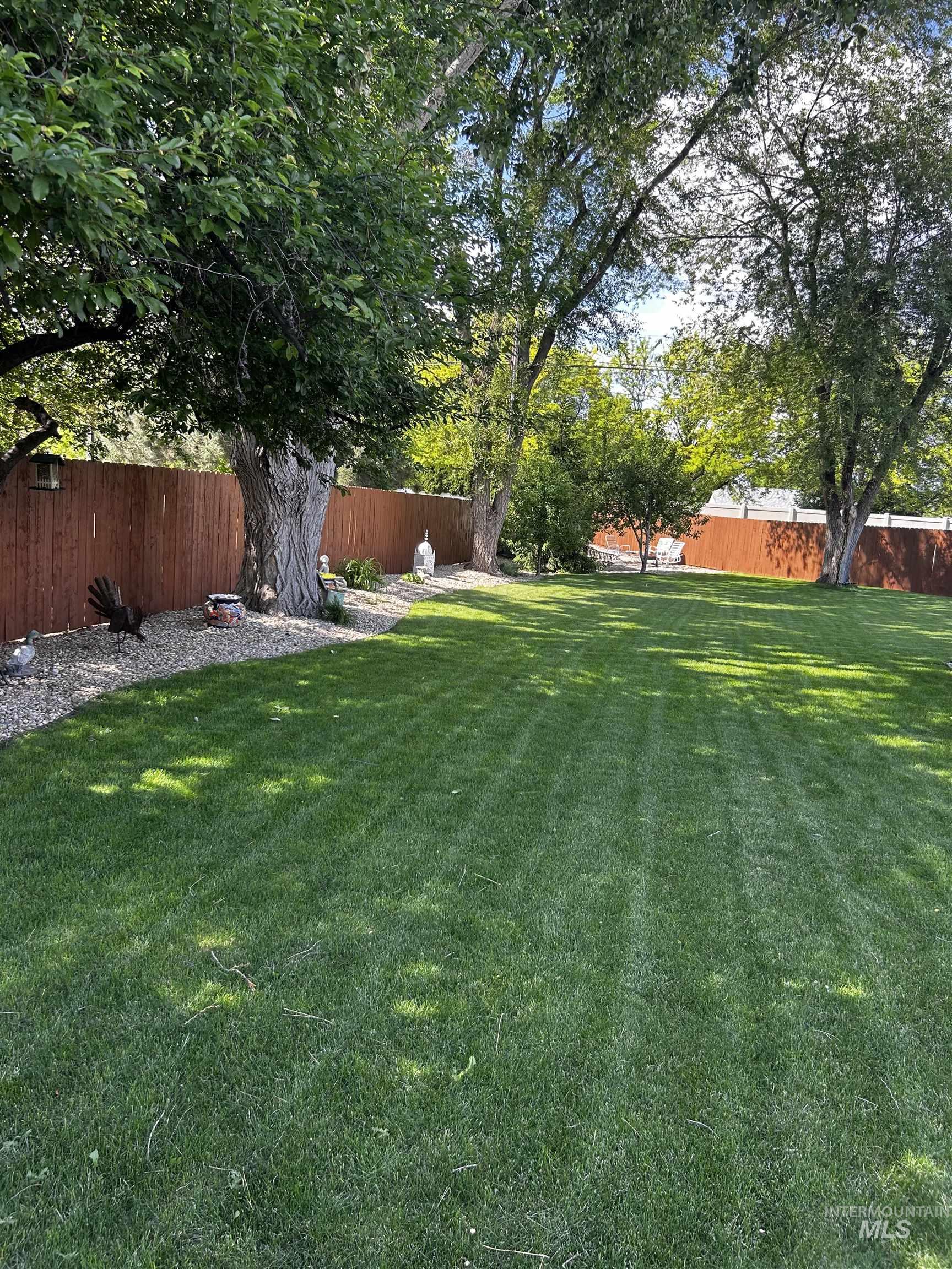 2828 W Leroy Ct, Meridian, Idaho 83642, 3 Bedrooms, 2 Bathrooms, Residential For Sale, Price $440,000,MLS 98977029