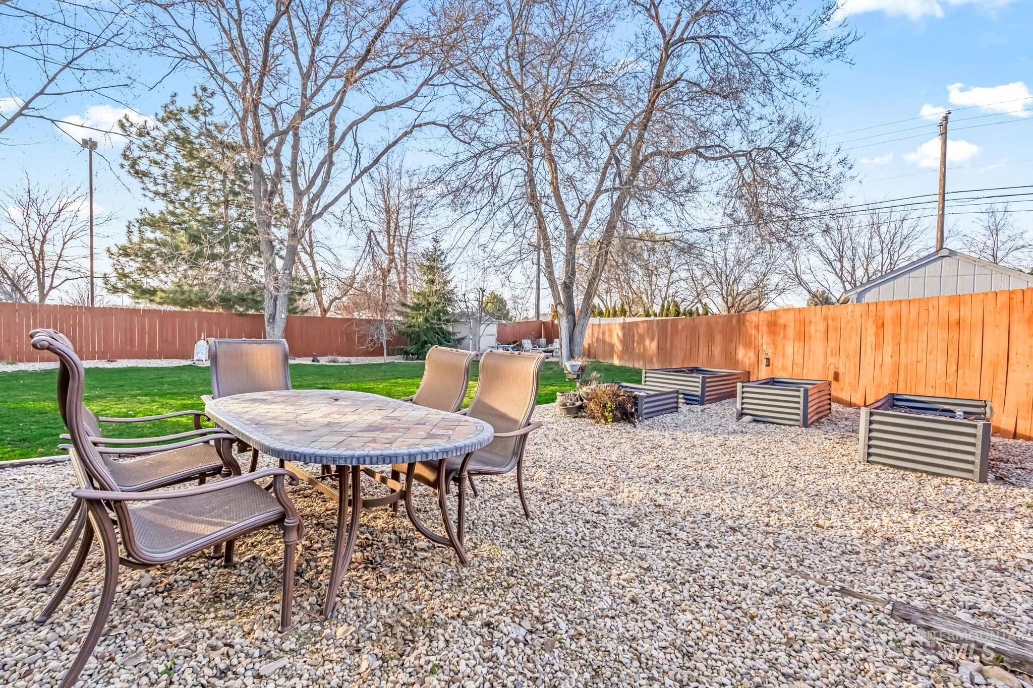 2828 W Leroy Ct, Meridian, Idaho 83642, 3 Bedrooms, 2 Bathrooms, Residential For Sale, Price $440,000,MLS 98977029