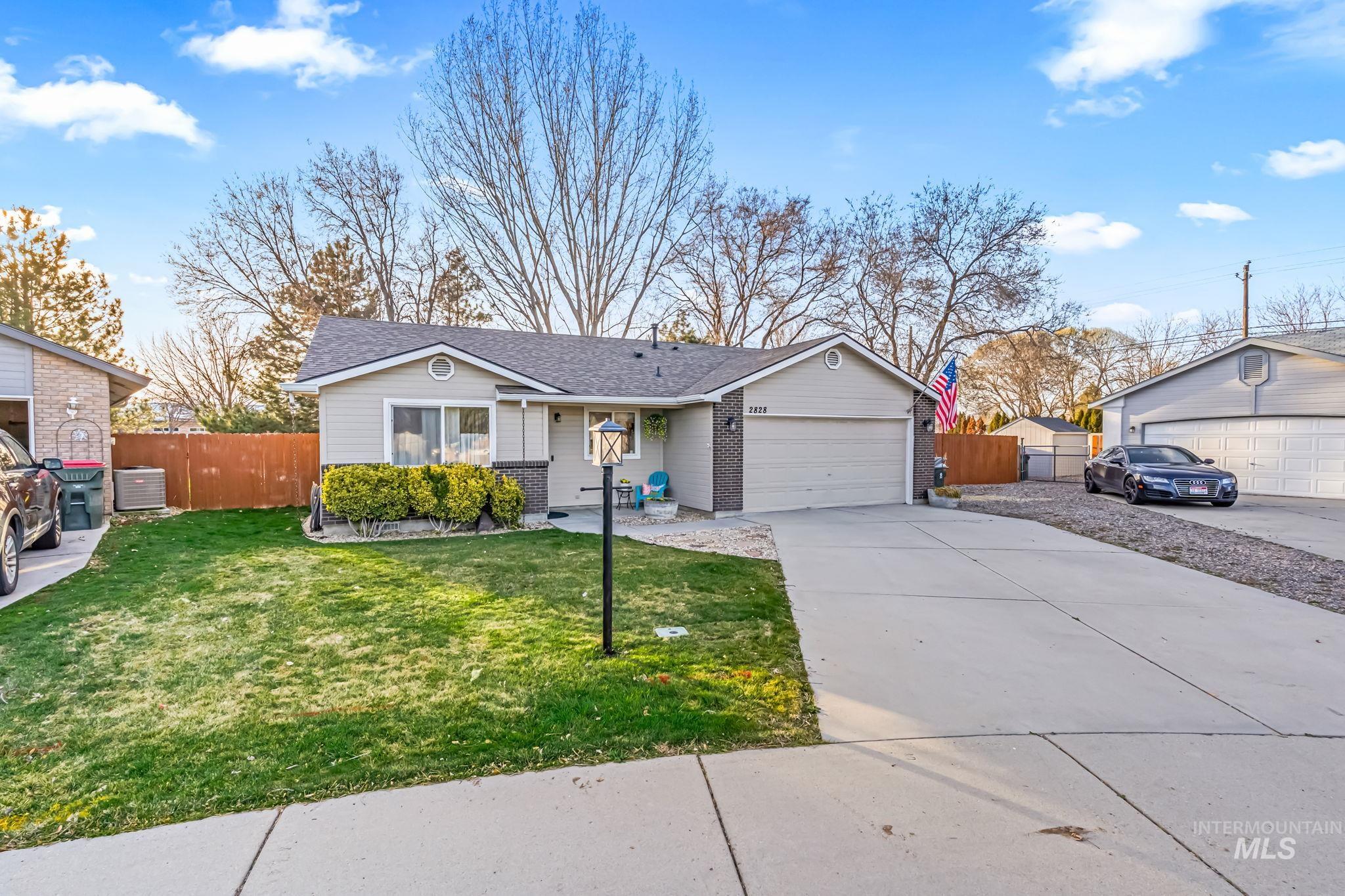 2828 W Leroy Ct, Meridian, Idaho 83642, 3 Bedrooms, 2 Bathrooms, Residential For Sale, Price $440,000,MLS 98977029