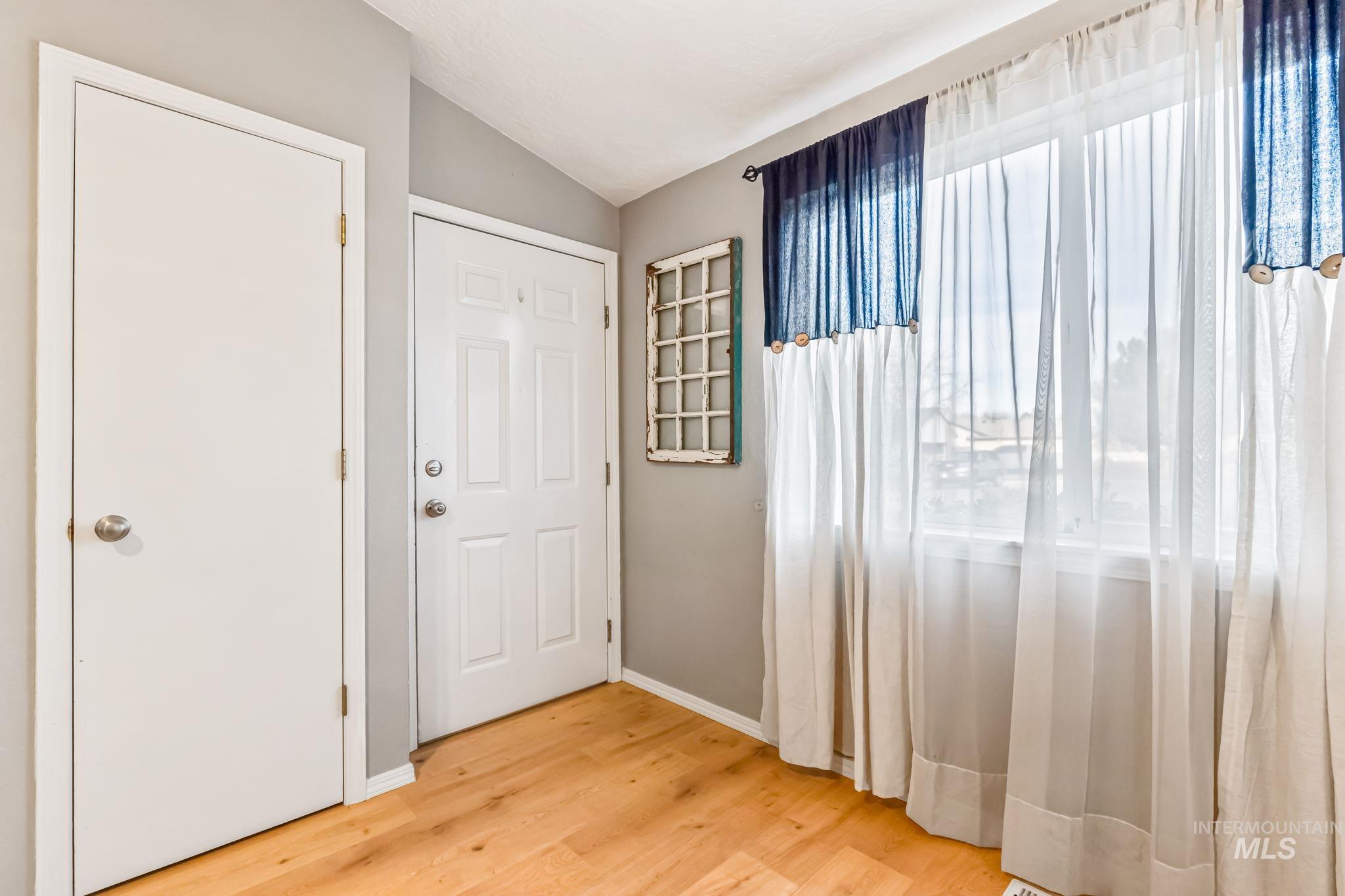 2828 W Leroy Ct, Meridian, Idaho 83642, 3 Bedrooms, 2 Bathrooms, Residential For Sale, Price $440,000,MLS 98977029