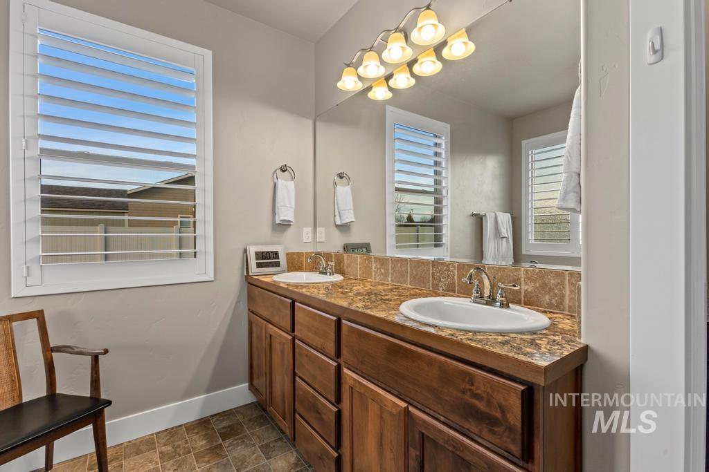 1883 N Prairie Wind, Middleton, Idaho 83644, 4 Bedrooms, 2 Bathrooms, Residential For Sale, Price $599,900,MLS 98977030