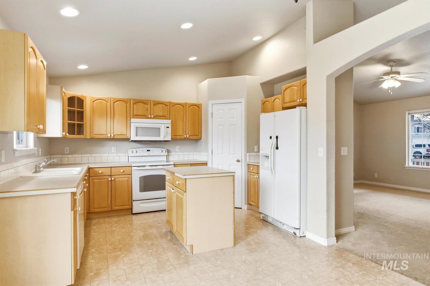 1883 N Pingo Ave., Kuna, Idaho 83634, 3 Bedrooms, 2 Bathrooms, Residential For Sale, Price $360,000, 98977036