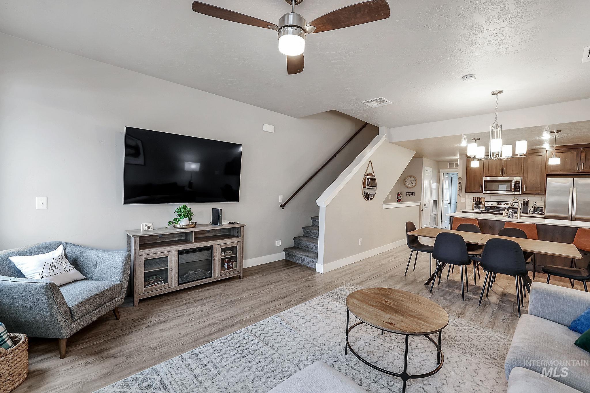 104 Broken Pine Ln., McCall, Idaho 83638, 3 Bedrooms, 3 Bathrooms, Residential For Sale, Price $539,900,MLS 98977040