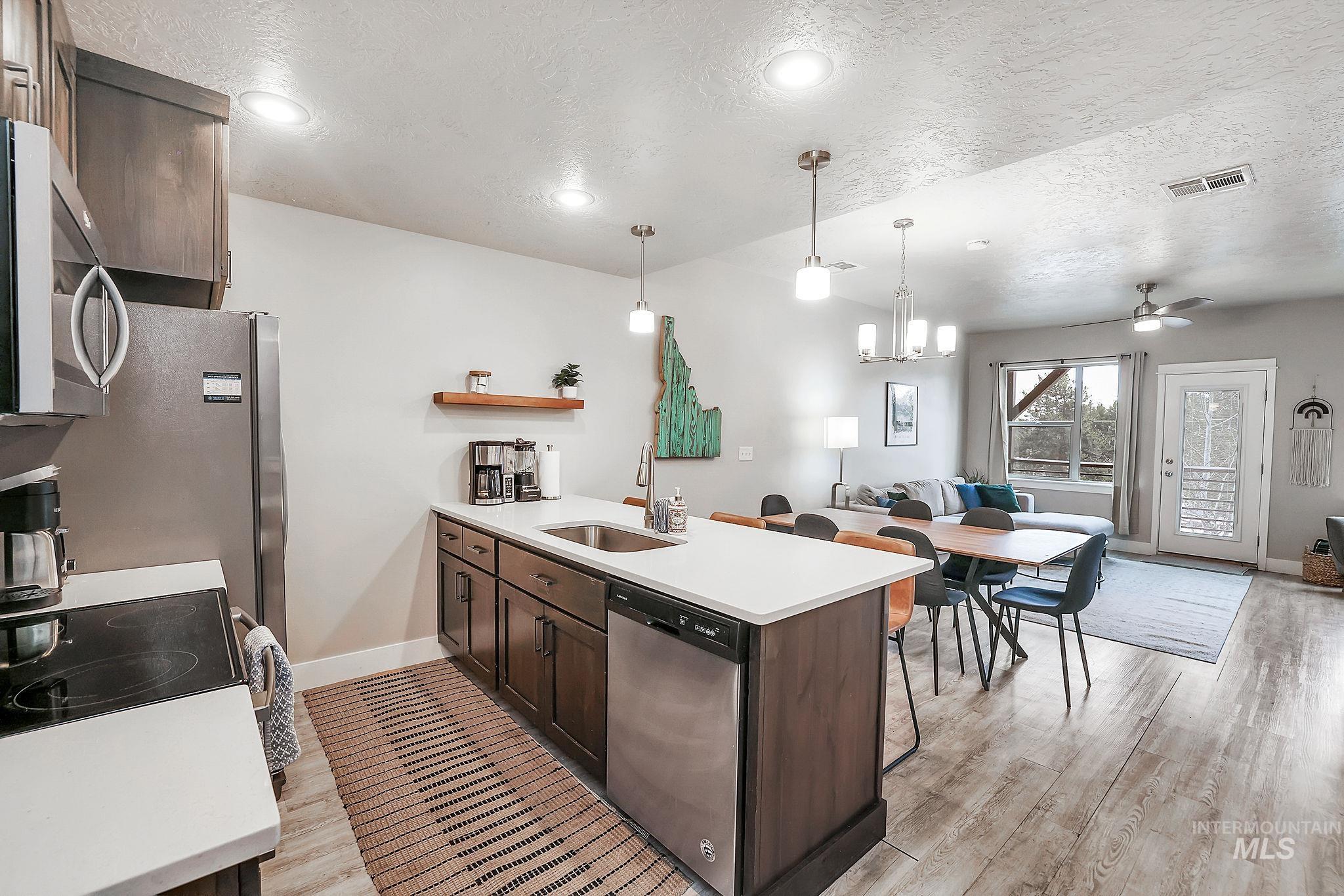 104 Broken Pine Ln., McCall, Idaho 83638, 3 Bedrooms, 3 Bathrooms, Residential For Sale, Price $539,900,MLS 98977040