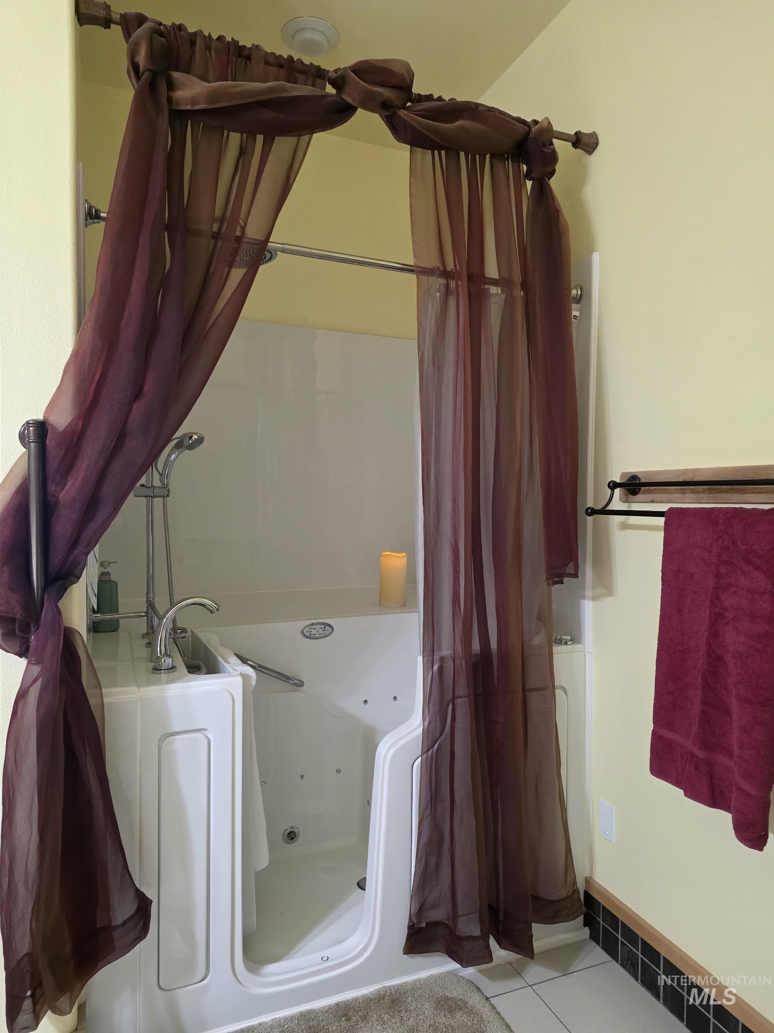 809 River Pointe Lane, Lenore, Idaho 83541, 2 Bedrooms, 2 Bathrooms, Residential For Sale, Price $995,000,MLS 98977042