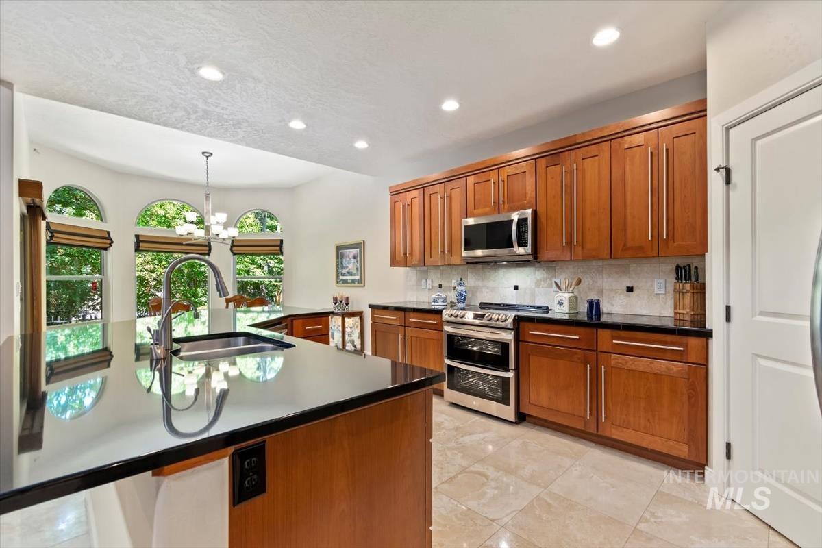 1908 S Stream Pointe Ln, Eagle, Idaho 83616-7135, 4 Bedrooms, 3.5 Bathrooms, Residential For Sale, Price $759,000, 98977043