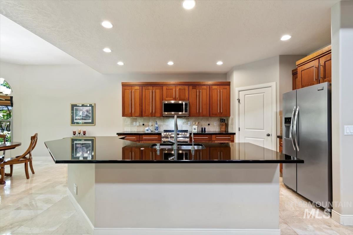 1908 S Stream Pointe Ln, Eagle, Idaho 83616-7135, 4 Bedrooms, 3.5 Bathrooms, Residential For Sale, Price $759,000, 98977043