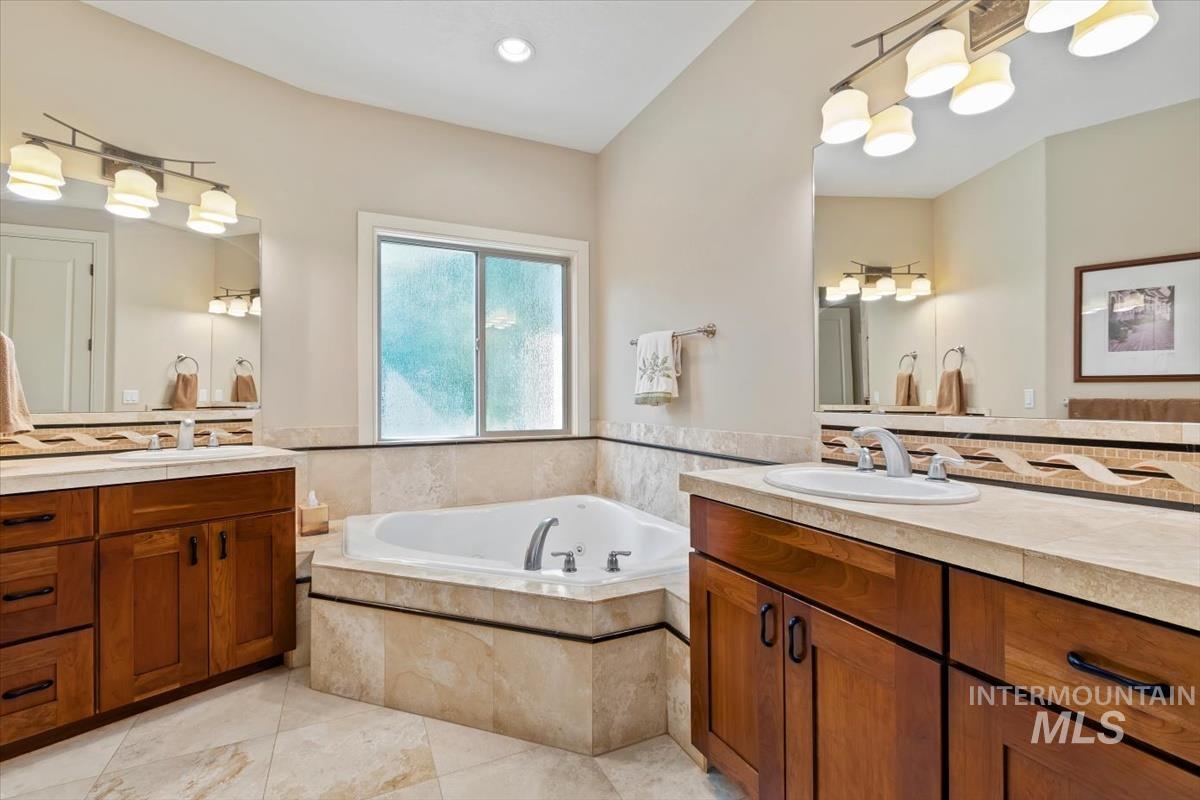 1908 S Stream Pointe Ln, Eagle, Idaho 83616-7135, 4 Bedrooms, 3.5 Bathrooms, Residential For Sale, Price $759,000, 98977043