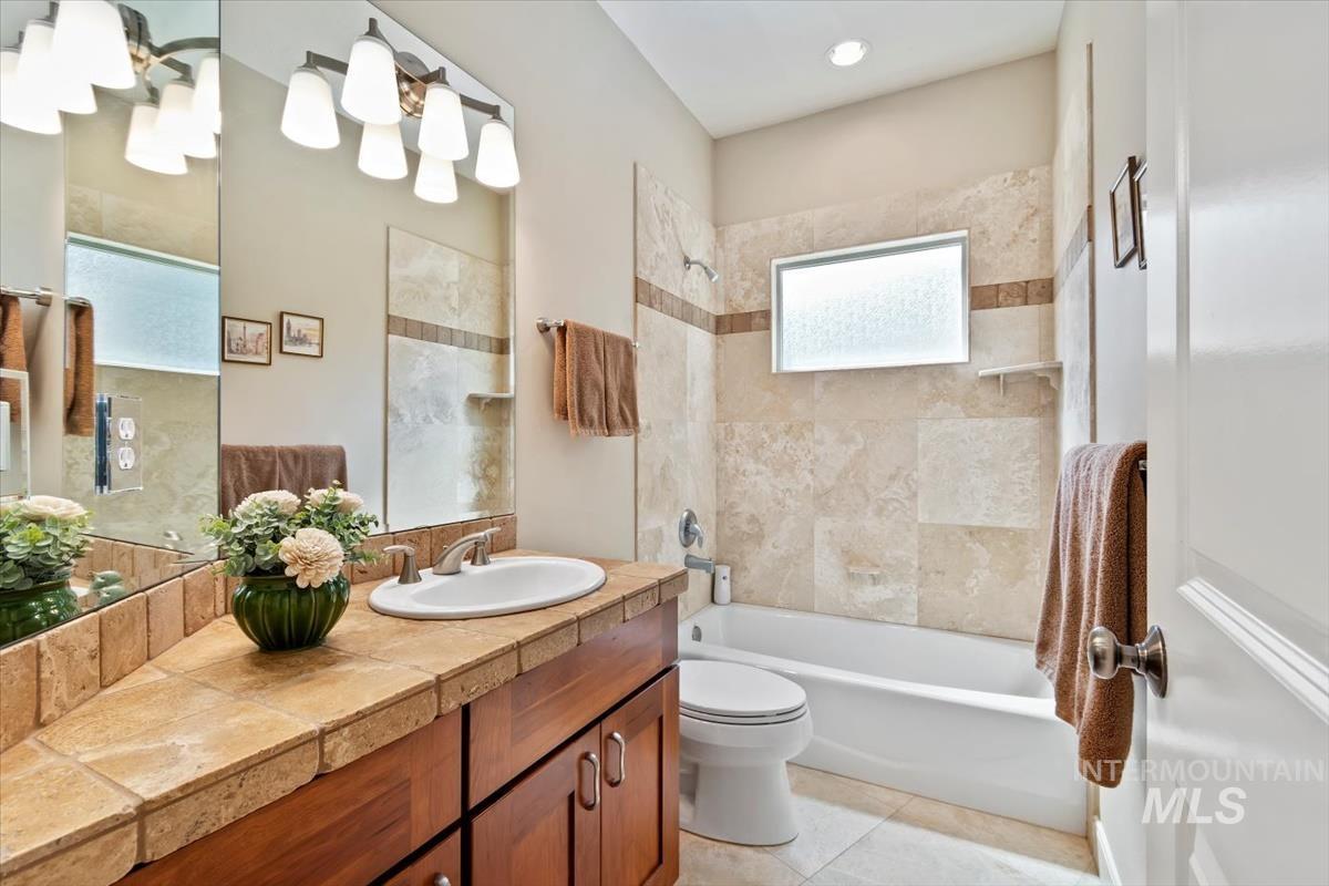 1908 S Stream Pointe Ln, Eagle, Idaho 83616-7135, 4 Bedrooms, 3.5 Bathrooms, Residential For Sale, Price $759,000, 98977043