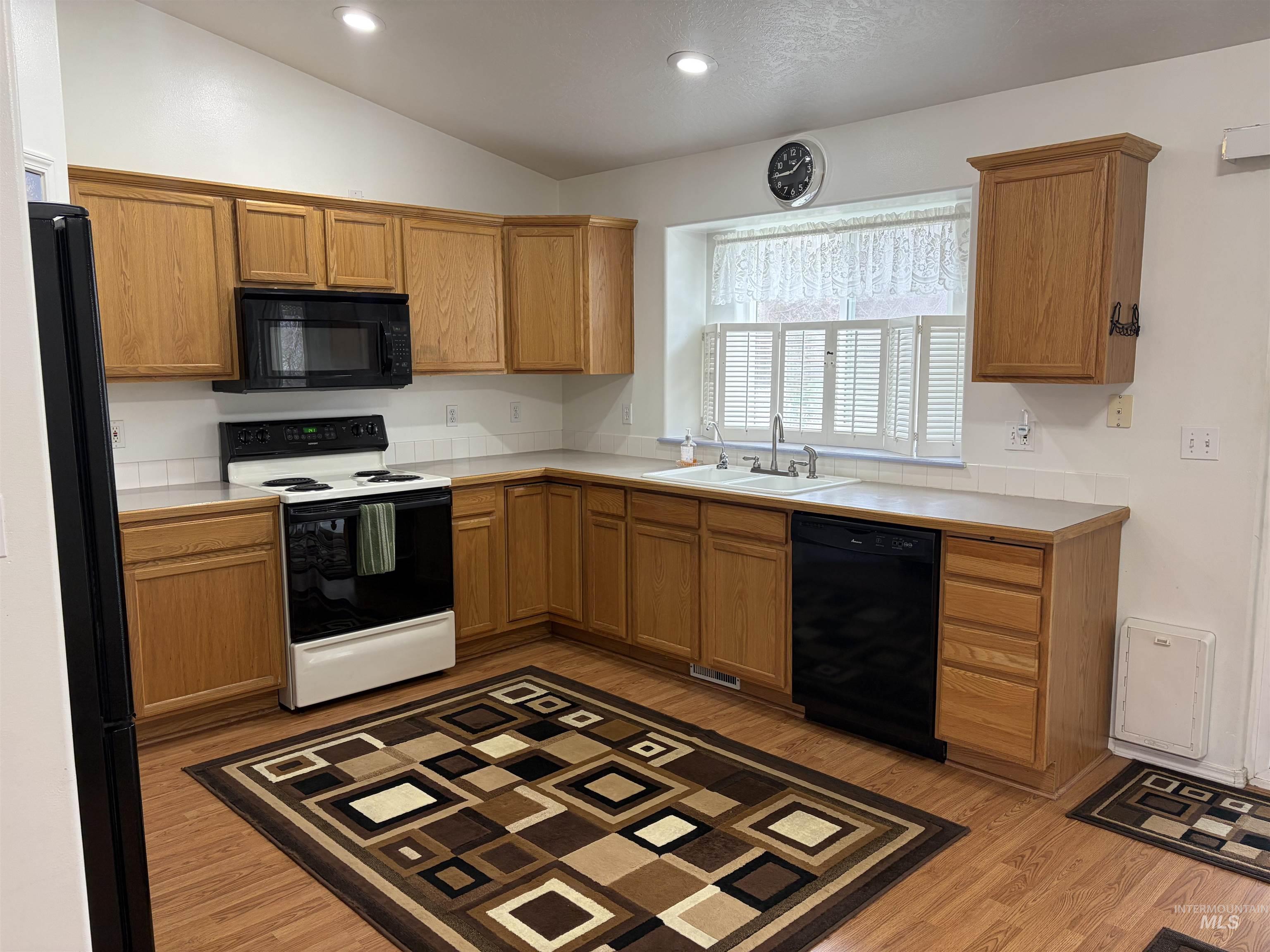 421 W 6th Street, Emmett, Idaho 83617, 3 Bedrooms, 2 Bathrooms, Residential For Sale, Price $475,000,MLS 98977044