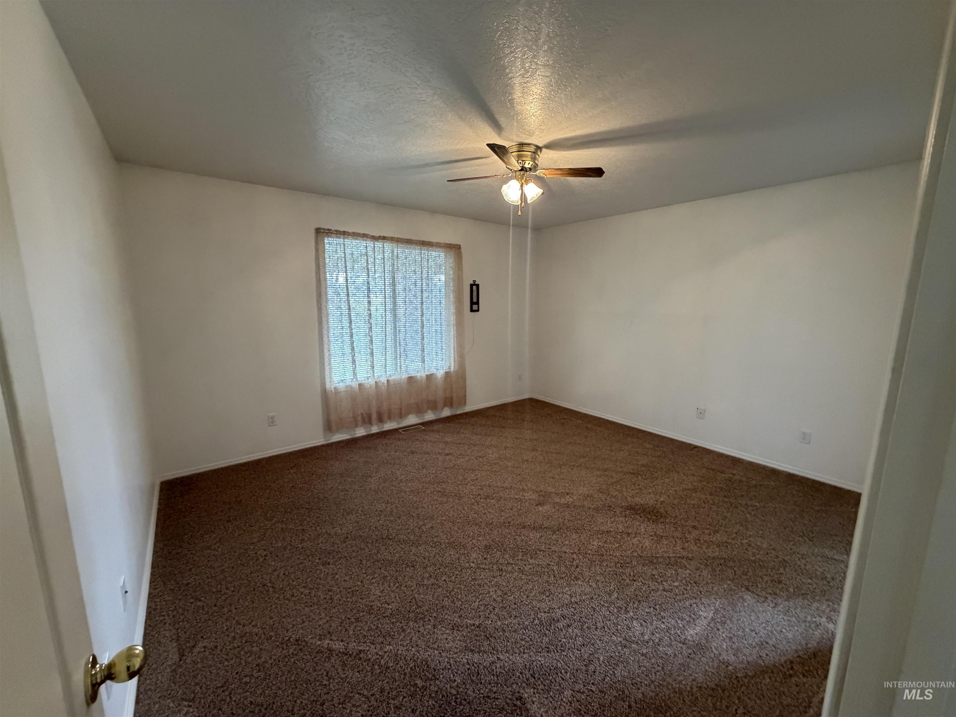 421 W 6th Street, Emmett, Idaho 83617, 3 Bedrooms, 2 Bathrooms, Residential For Sale, Price $475,000,MLS 98977044