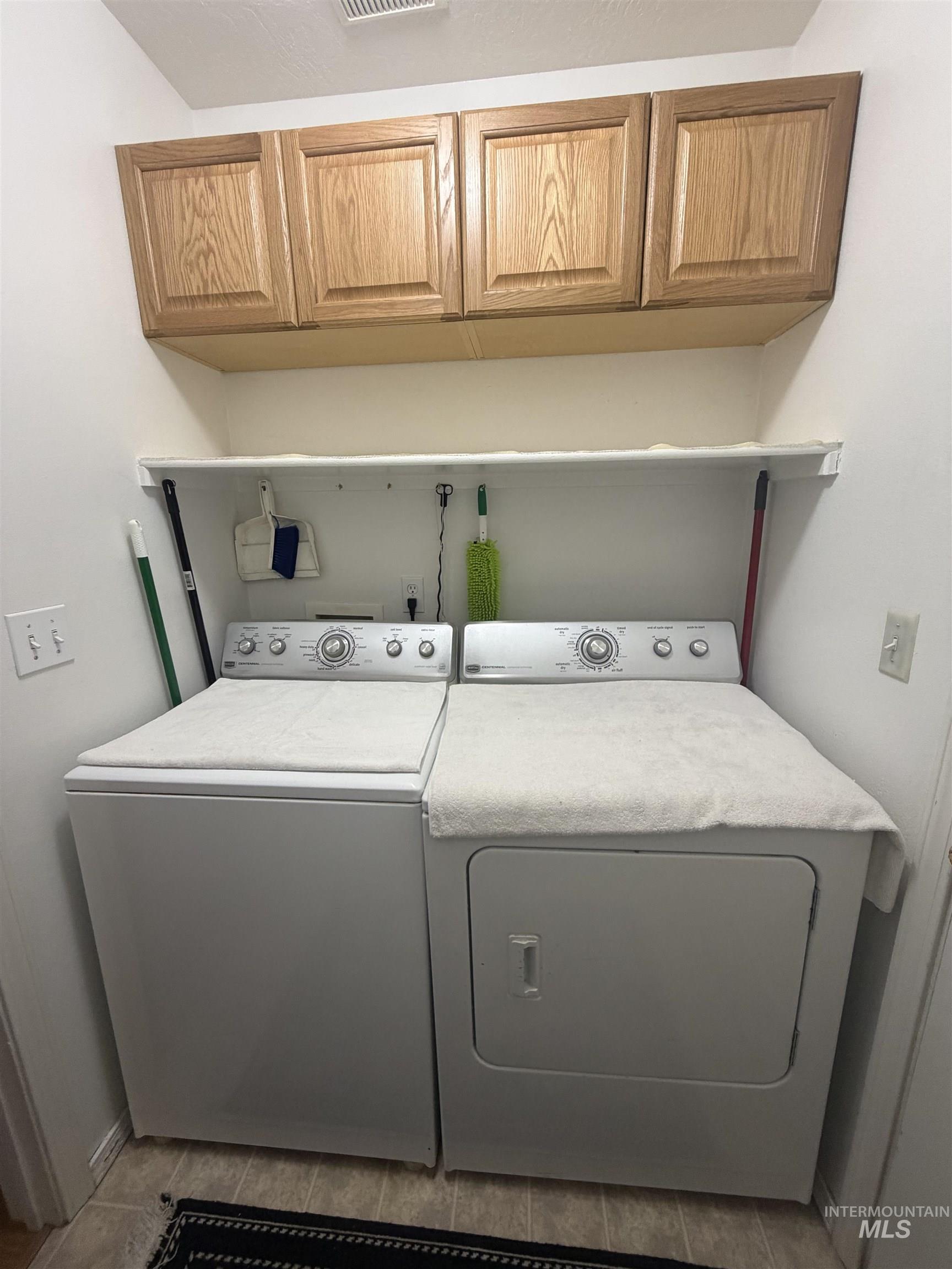 421 W 6th Street, Emmett, Idaho 83617, 3 Bedrooms, 2 Bathrooms, Residential For Sale, Price $475,000,MLS 98977044