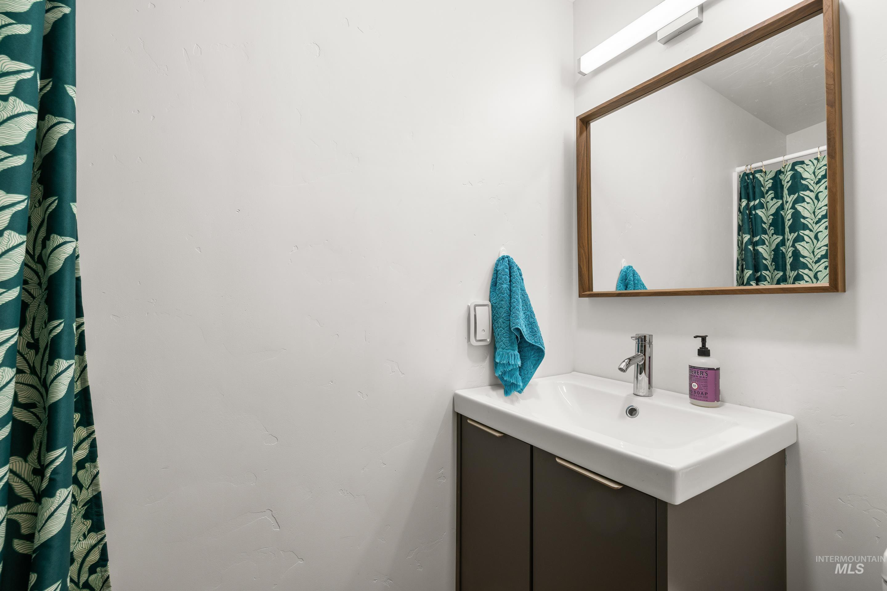 32 Sky Ridge, Garden Valley, Idaho 83622, 2 Bedrooms, 2 Bathrooms, Residential For Sale, Price $375,000, 98977045