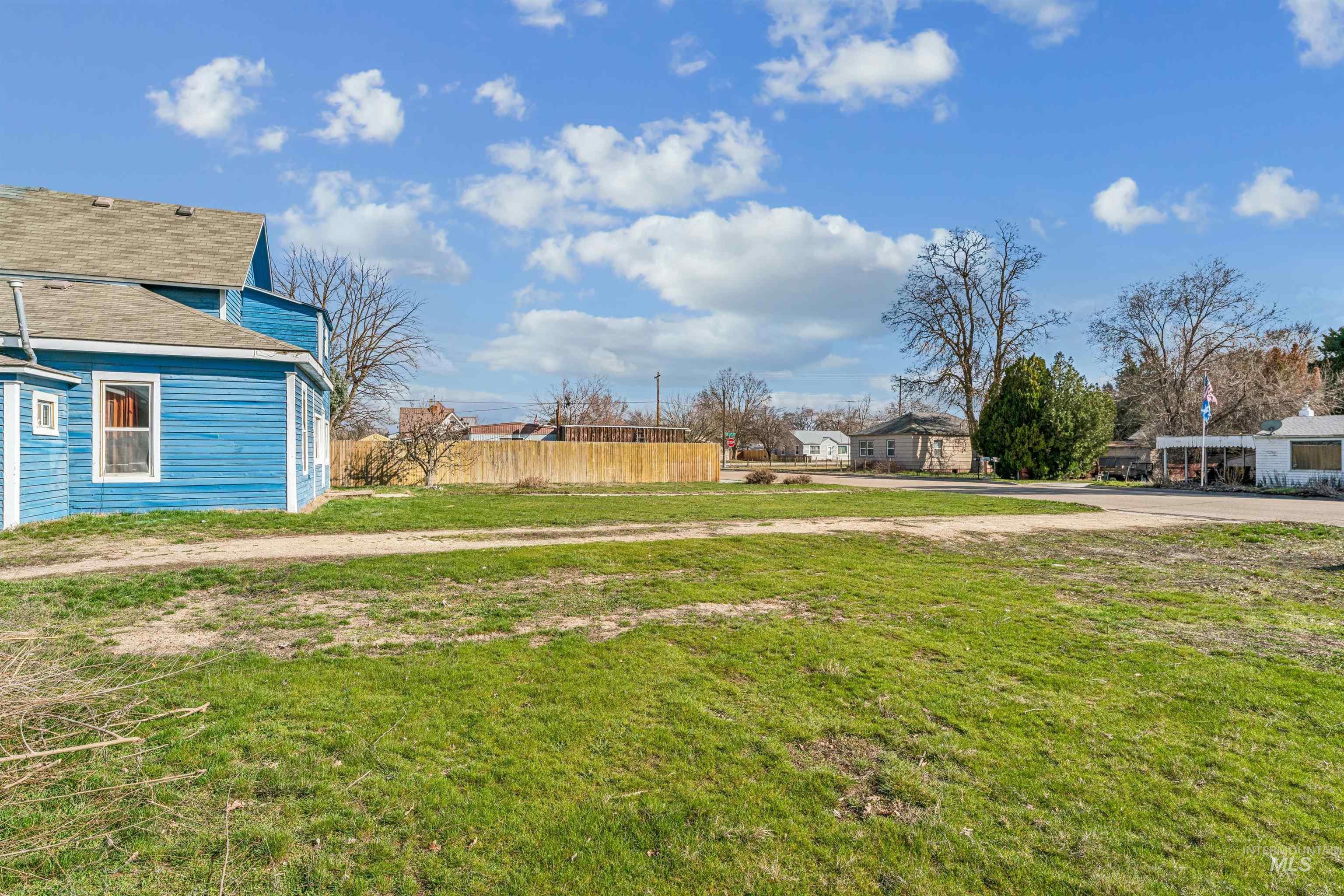 521 10th Ave N, Payette, Idaho 83661, 4 Bedrooms, 2 Bathrooms, Residential For Sale, Price $185,000,MLS 98977048