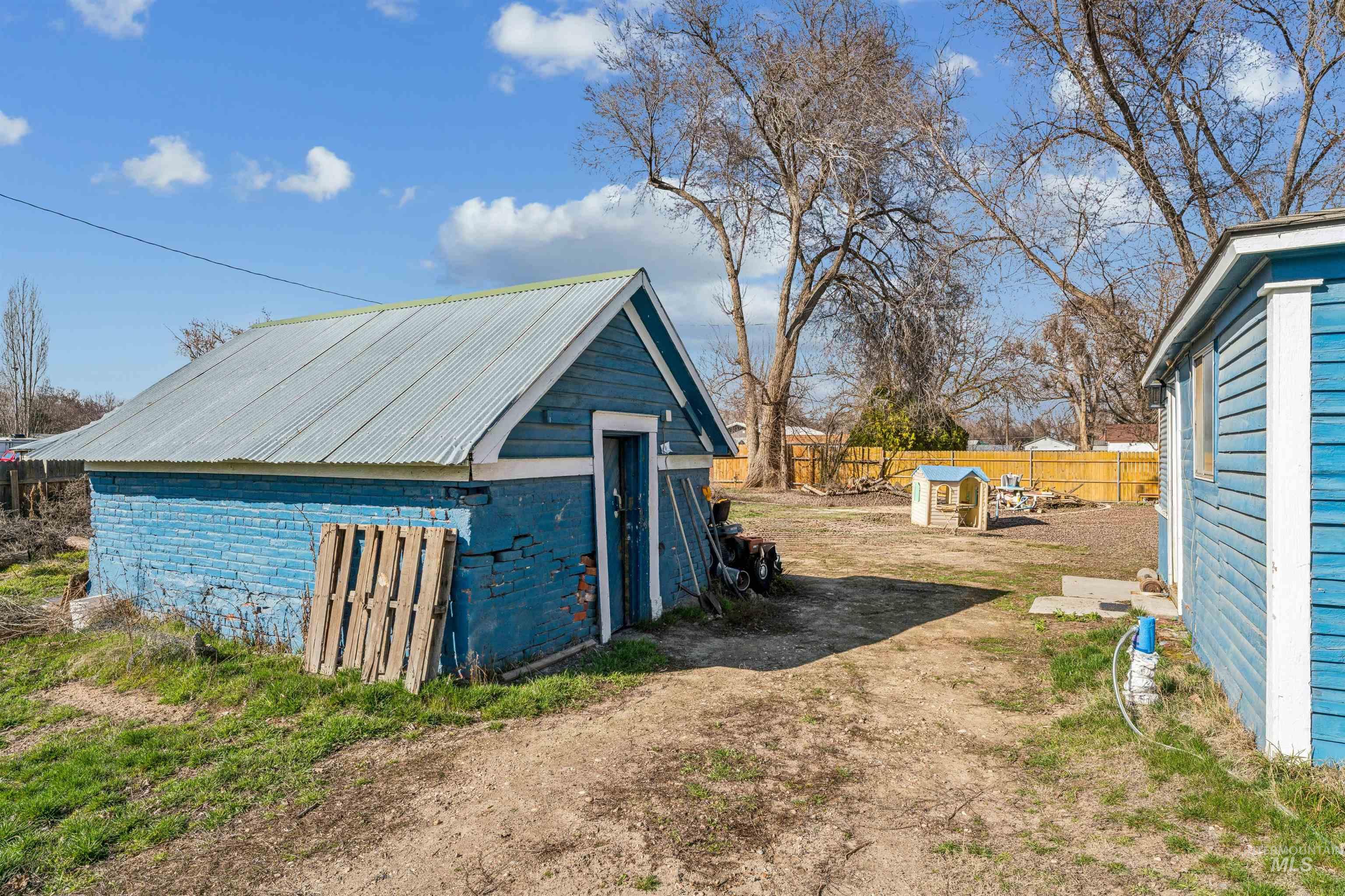 521 10th Ave N, Payette, Idaho 83661, 4 Bedrooms, 2 Bathrooms, Residential For Sale, Price $185,000,MLS 98977048