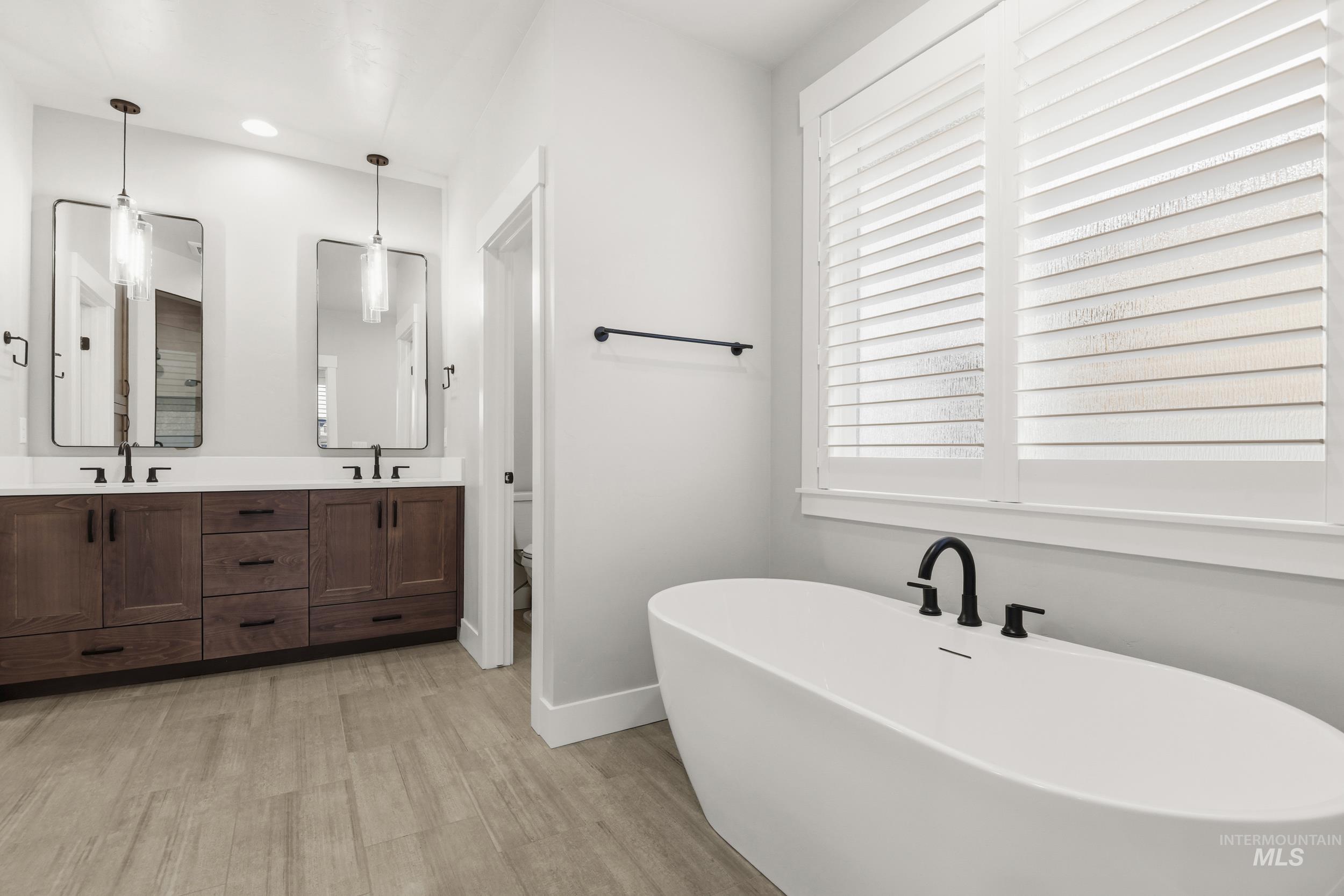 4640 N McKinley Park, Meridian, Idaho 83646, 3 Bedrooms, 2.5 Bathrooms, Residential For Sale, Price $859,900, 98977052