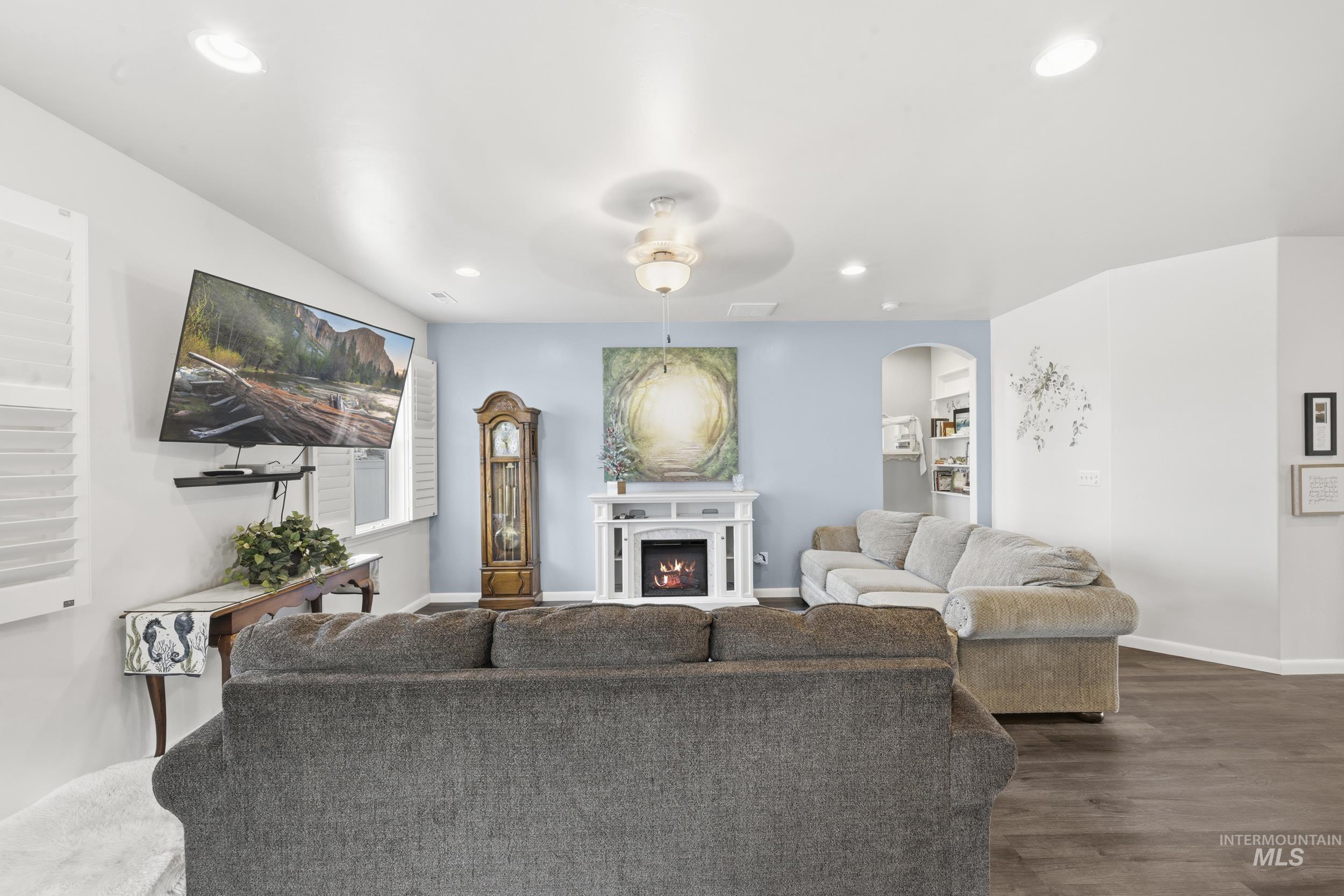 310 S Voyage Ave, Caldwell, Idaho 83605, 3 Bedrooms, 2 Bathrooms, Residential For Sale, Price $430,000,MLS 98977059