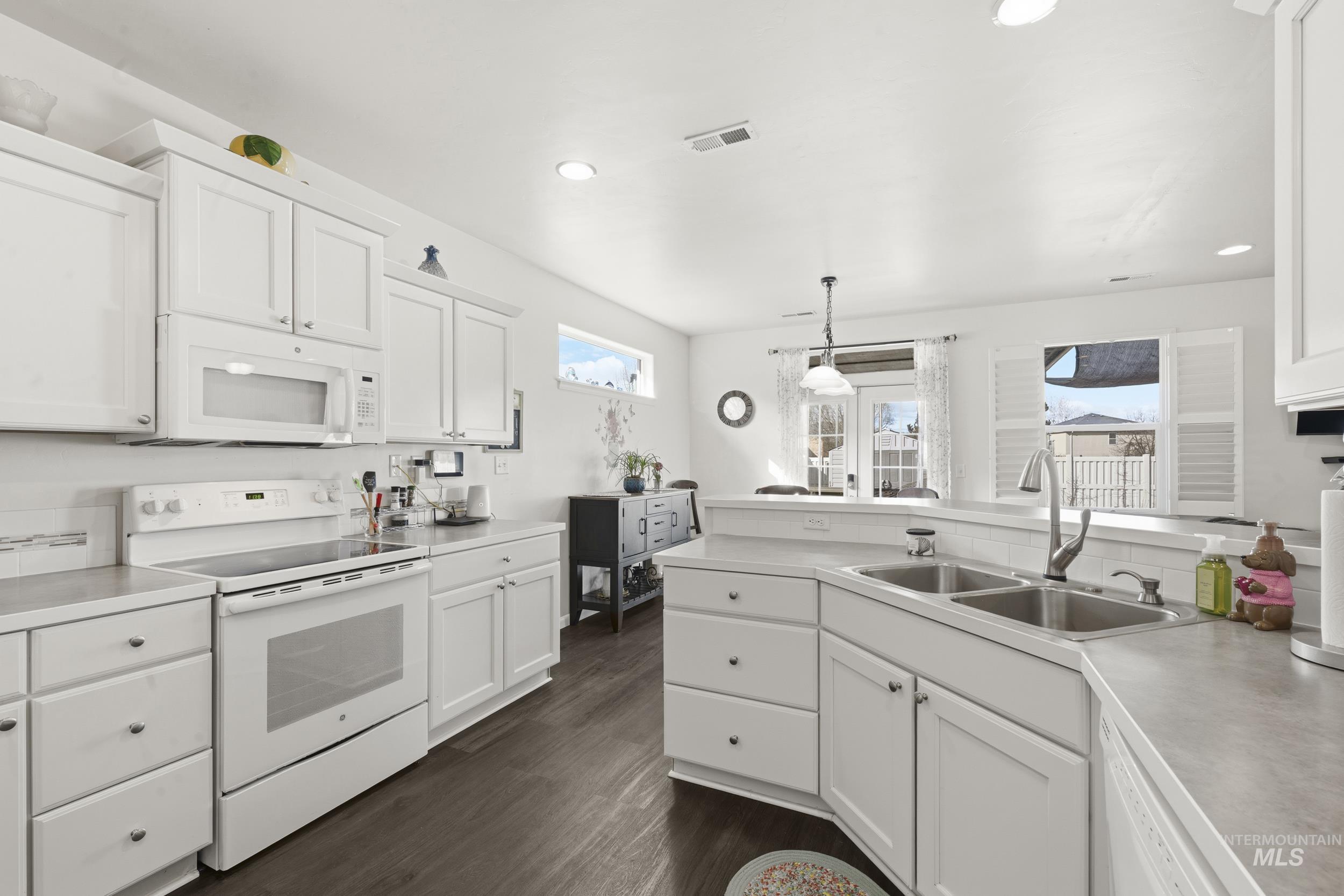 310 S Voyage Ave, Caldwell, Idaho 83605, 3 Bedrooms, 2 Bathrooms, Residential For Sale, Price $430,000,MLS 98977059