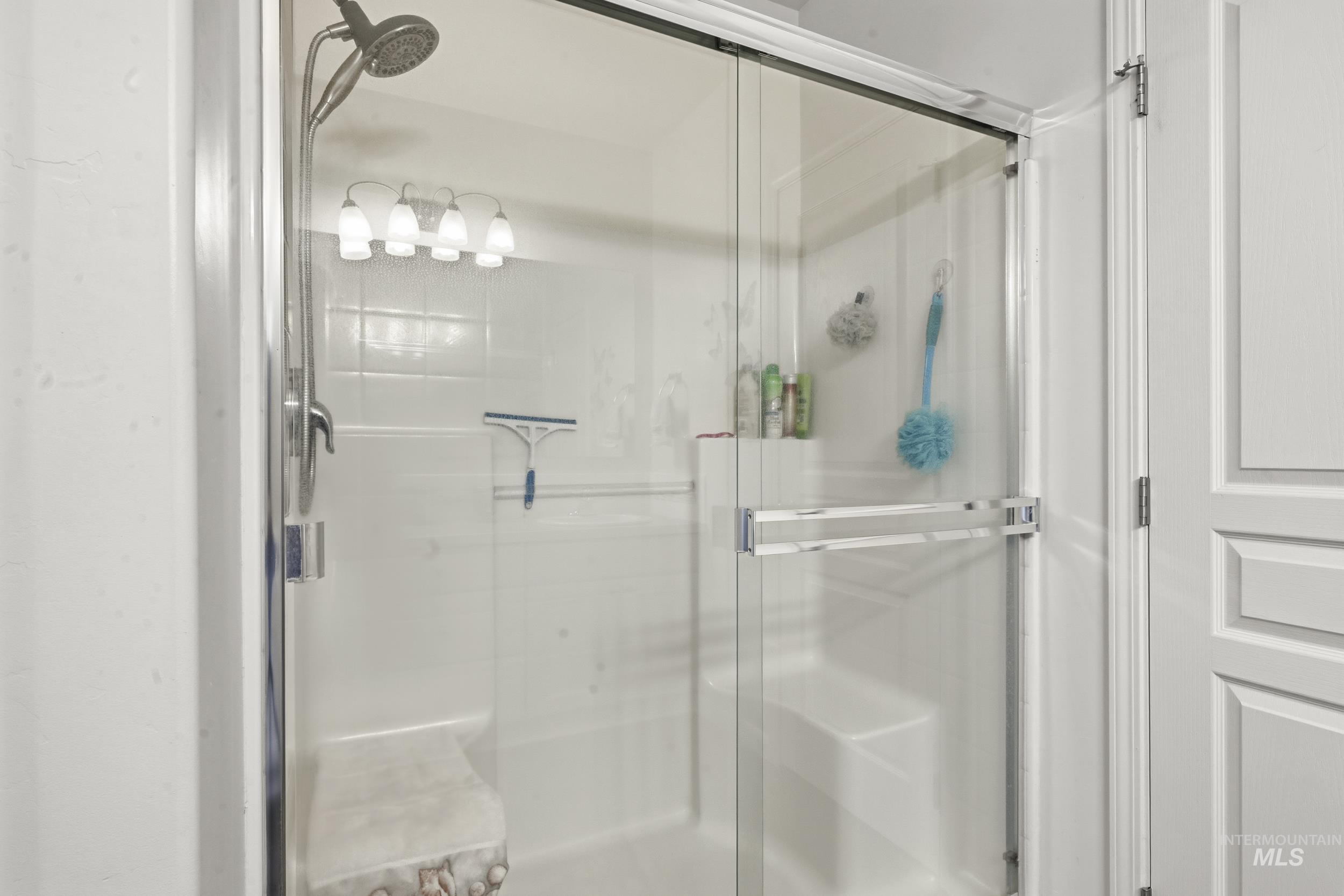 310 S Voyage Ave, Caldwell, Idaho 83605, 3 Bedrooms, 2 Bathrooms, Residential For Sale, Price $430,000,MLS 98977059