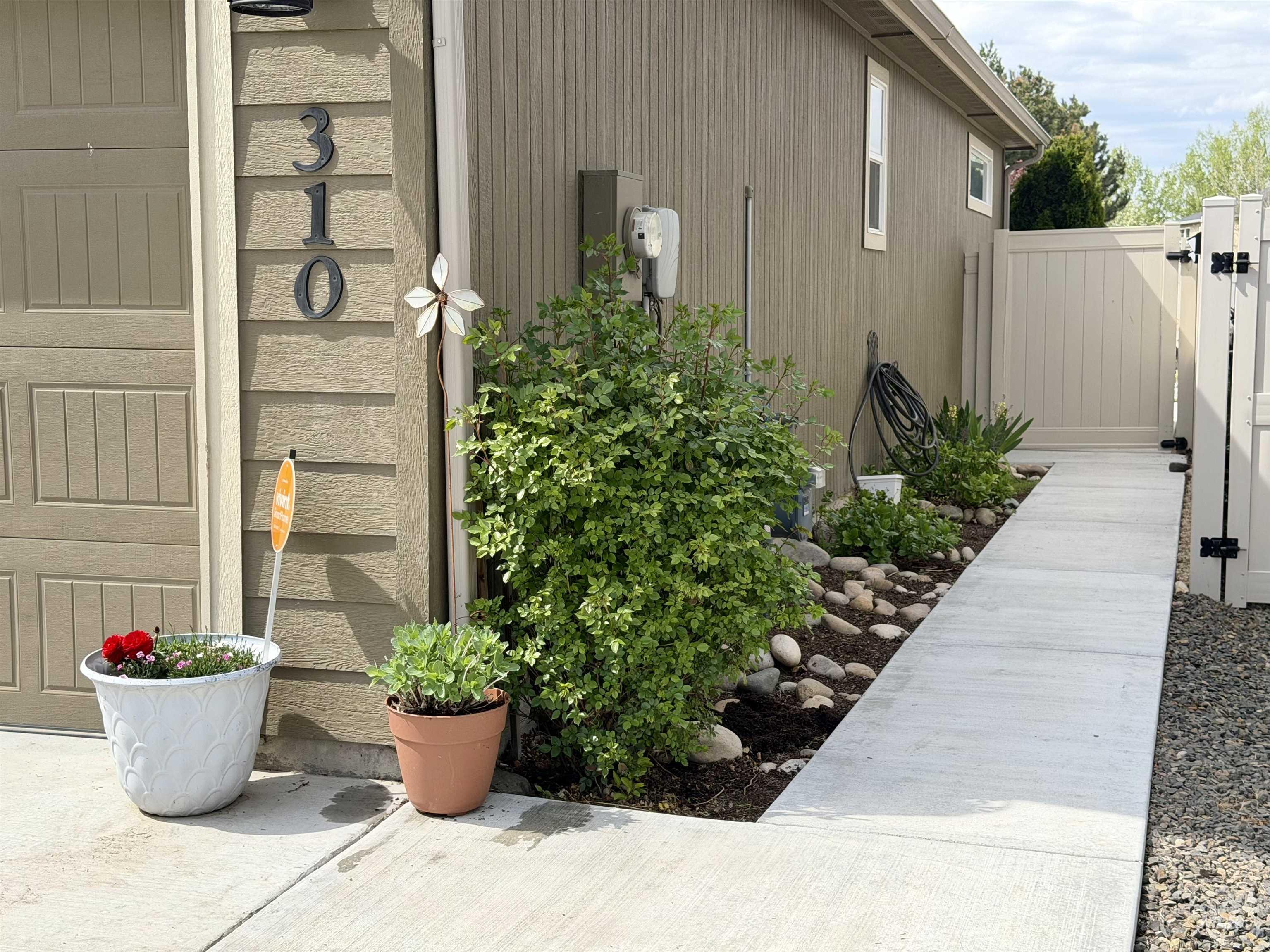 310 S Voyage Ave, Caldwell, Idaho 83605, 3 Bedrooms, 2 Bathrooms, Residential For Sale, Price $430,000,MLS 98977059