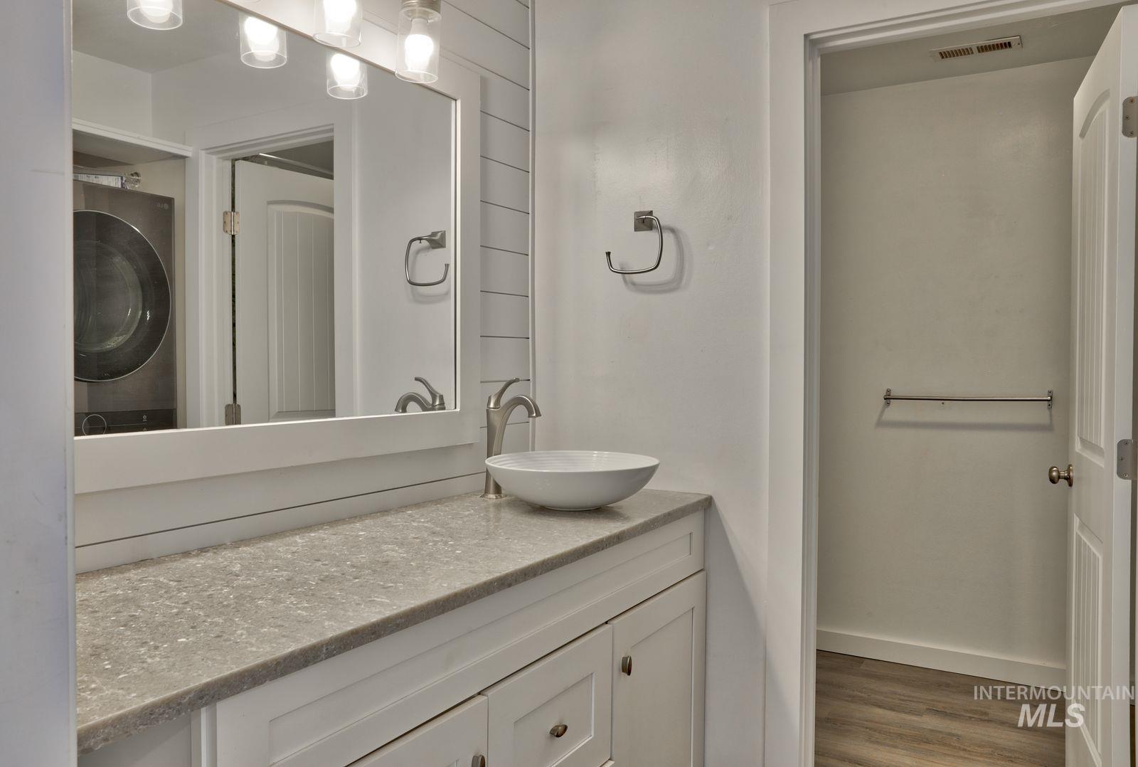 1143 N Camelot Drive, Boise, Idaho 83704, 1 Bedroom, 1 Bathroom, Residential For Sale, Price $299,000, 98977065