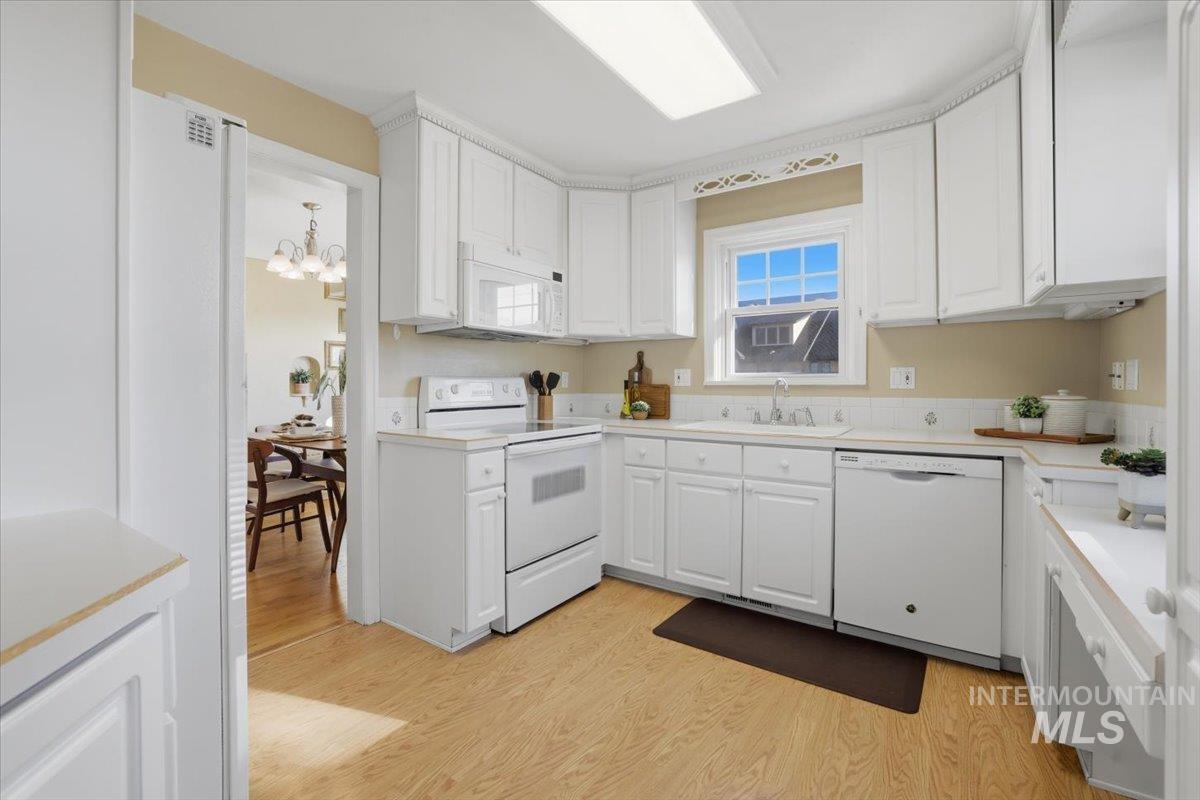 3205 W Crescent Rim Drive, Boise, Idaho 83706, 4 Bedrooms, 2 Bathrooms, Residential For Sale, Price $879,000, 98977066