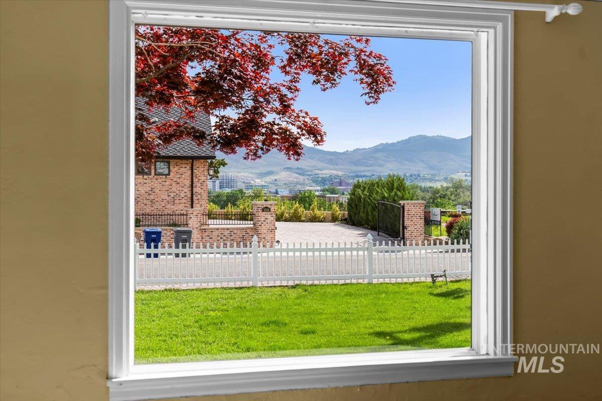 3205 W Crescent Rim Drive, Boise, Idaho 83706, 4 Bedrooms, 2 Bathrooms, Residential For Sale, Price $879,000, 98977066