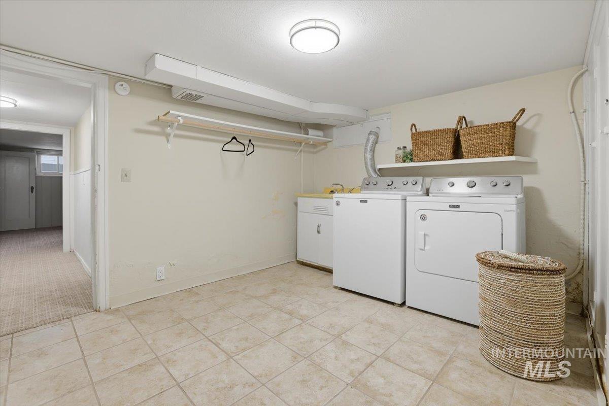 3205 W Crescent Rim Drive, Boise, Idaho 83706, 4 Bedrooms, 2 Bathrooms, Residential For Sale, Price $879,000, 98977066