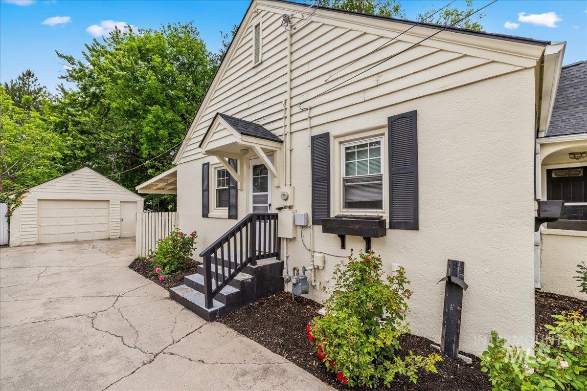 3205 W Crescent Rim Drive, Boise, Idaho 83706, 4 Bedrooms, 2 Bathrooms, Residential For Sale, Price $879,000, 98977066