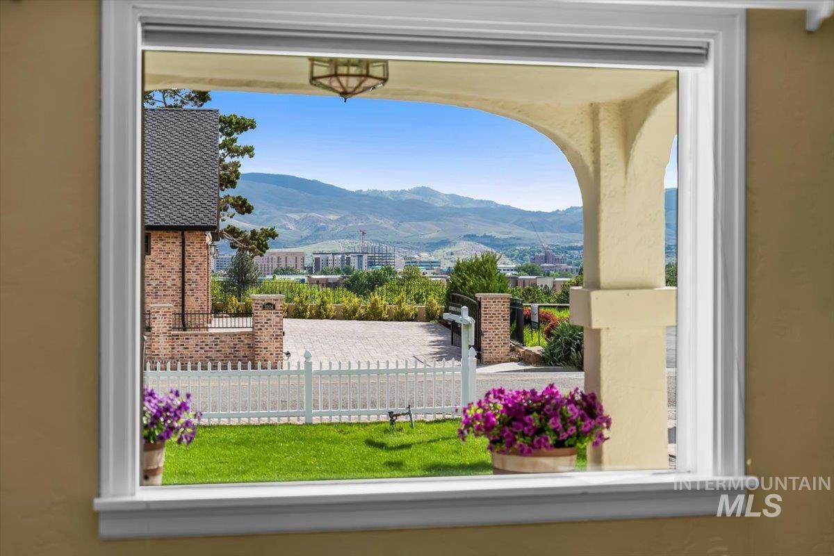 3205 W Crescent Rim Drive, Boise, Idaho 83706, 4 Bedrooms, 2 Bathrooms, Residential For Sale, Price $879,000, 98977066