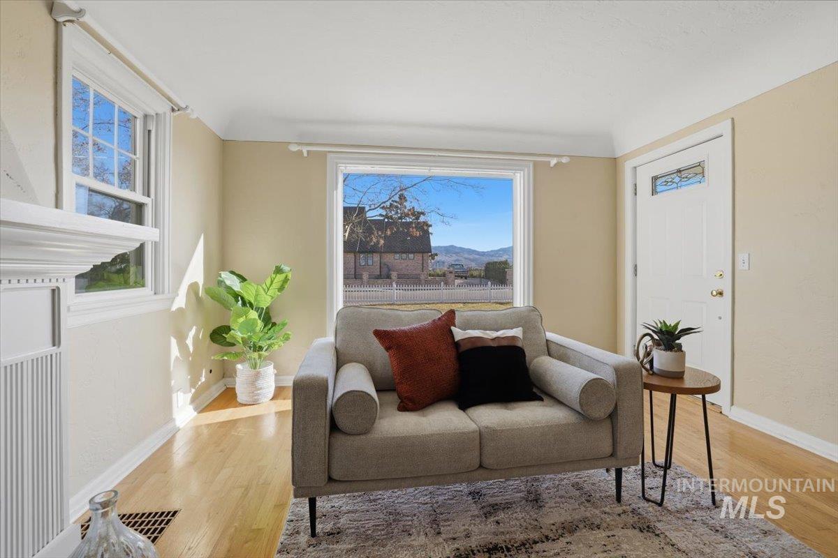 3205 W Crescent Rim Drive, Boise, Idaho 83706, 4 Bedrooms, 2 Bathrooms, Residential For Sale, Price $879,000, 98977066