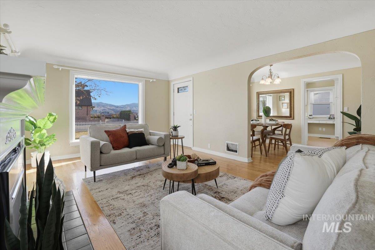 3205 W Crescent Rim Drive, Boise, Idaho 83706, 4 Bedrooms, 2 Bathrooms, Residential For Sale, Price $879,000, 98977066