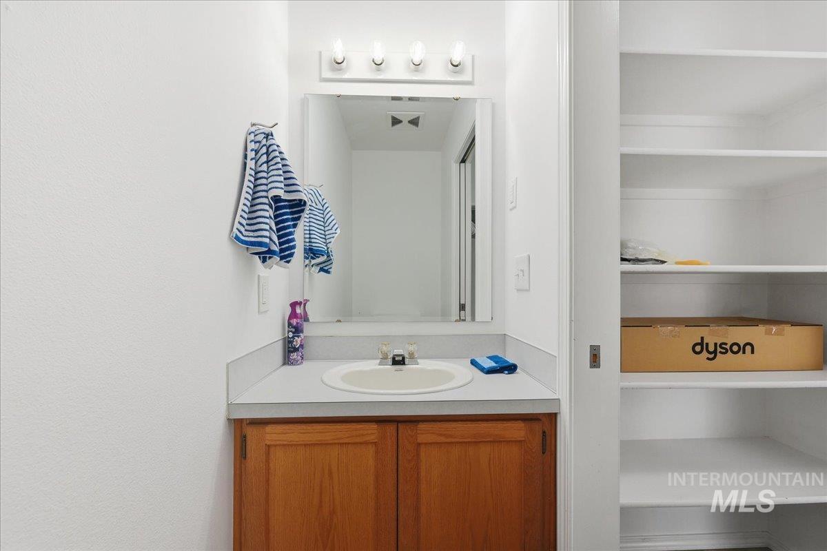 4707 W Kendall St, Boise, Idaho 83706, 2 Bedrooms, 1.5 Bathrooms, Residential For Sale, Price $350,000, 98977070