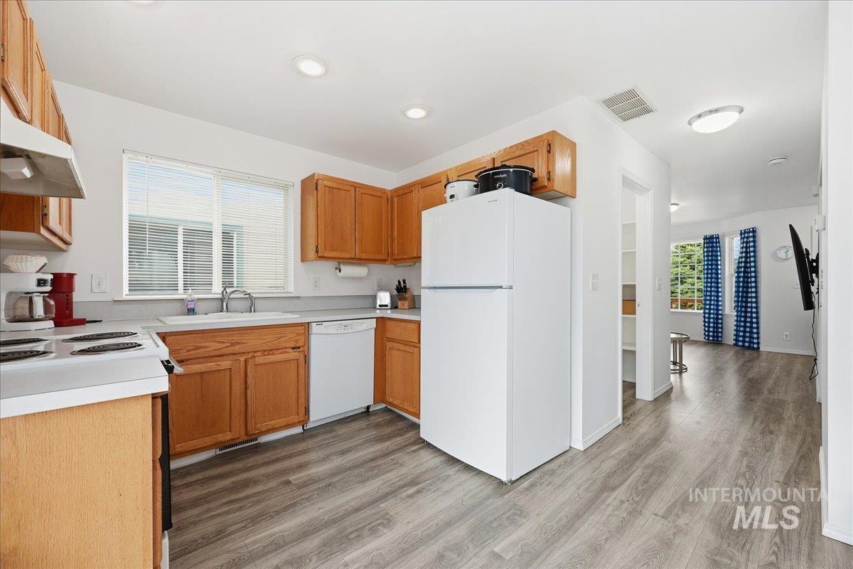 4707 W Kendall St, Boise, Idaho 83706, 2 Bedrooms, 1.5 Bathrooms, Residential For Sale, Price $350,000, 98977070