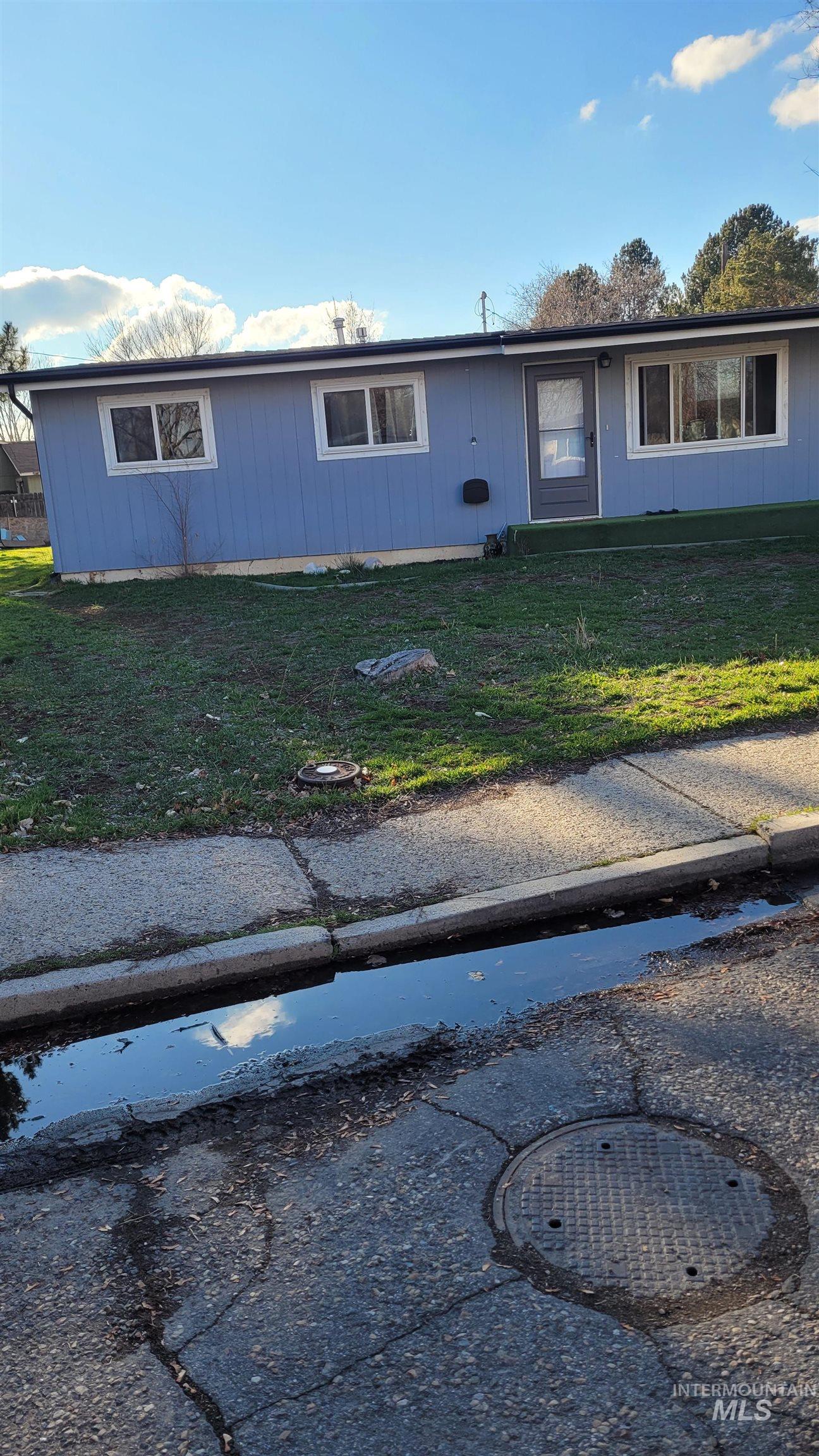 413 N 4th W, Mountain Home, Idaho 83647, 3 Bedrooms, 2 Bathrooms, Residential For Sale, Price $290,000,MLS 98977072