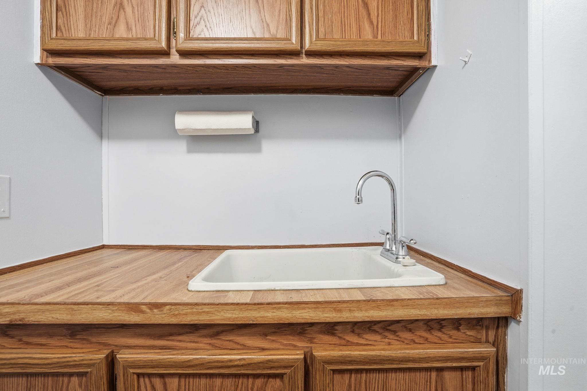 1253 N Samson Lane, Boise, Idaho 83704, 3 Bedrooms, 2.5 Bathrooms, Residential For Sale, Price $175,000,MLS 98977073