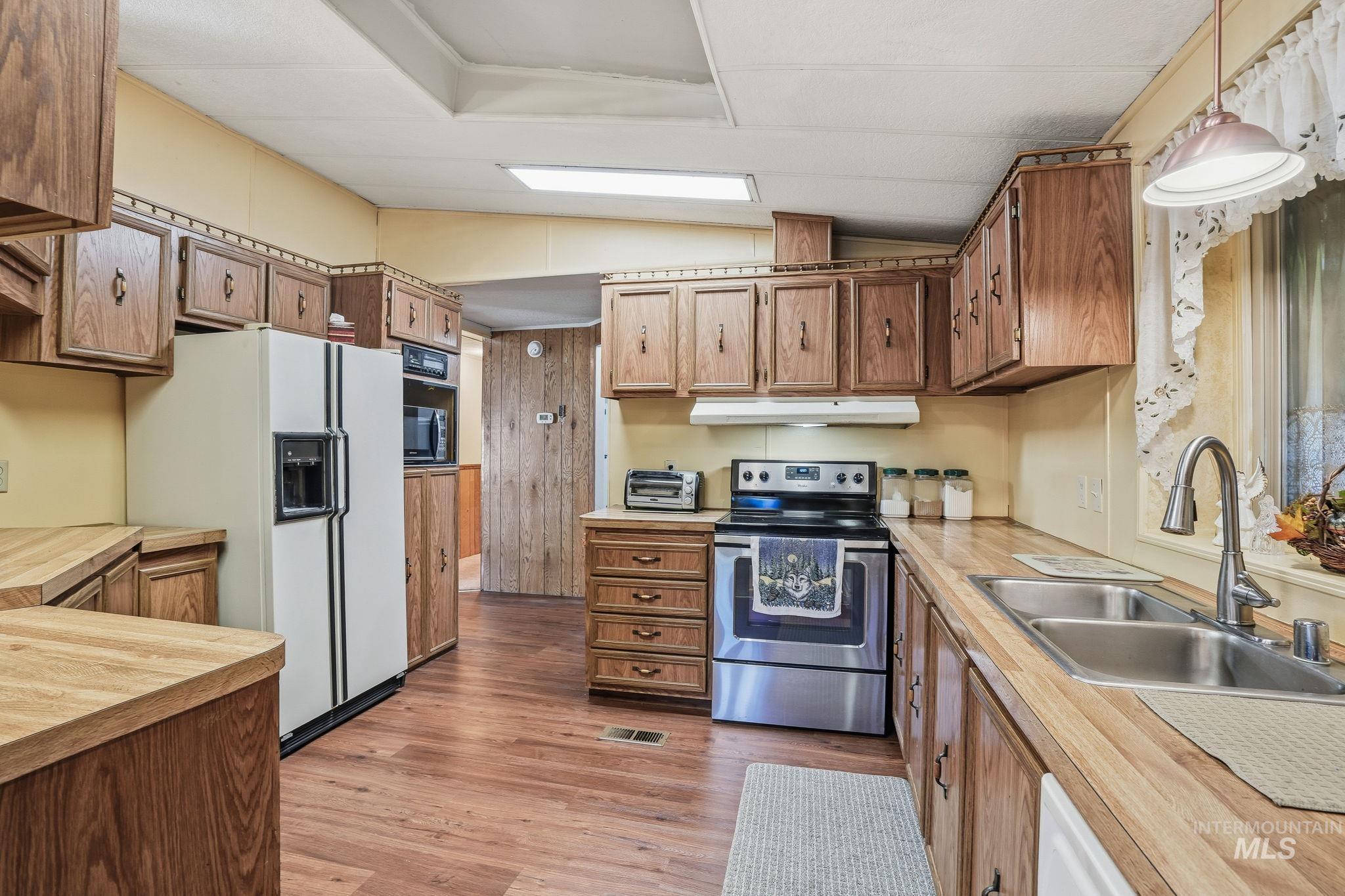 1253 N Samson Lane, Boise, Idaho 83704, 3 Bedrooms, 2.5 Bathrooms, Residential For Sale, Price $175,000,MLS 98977073