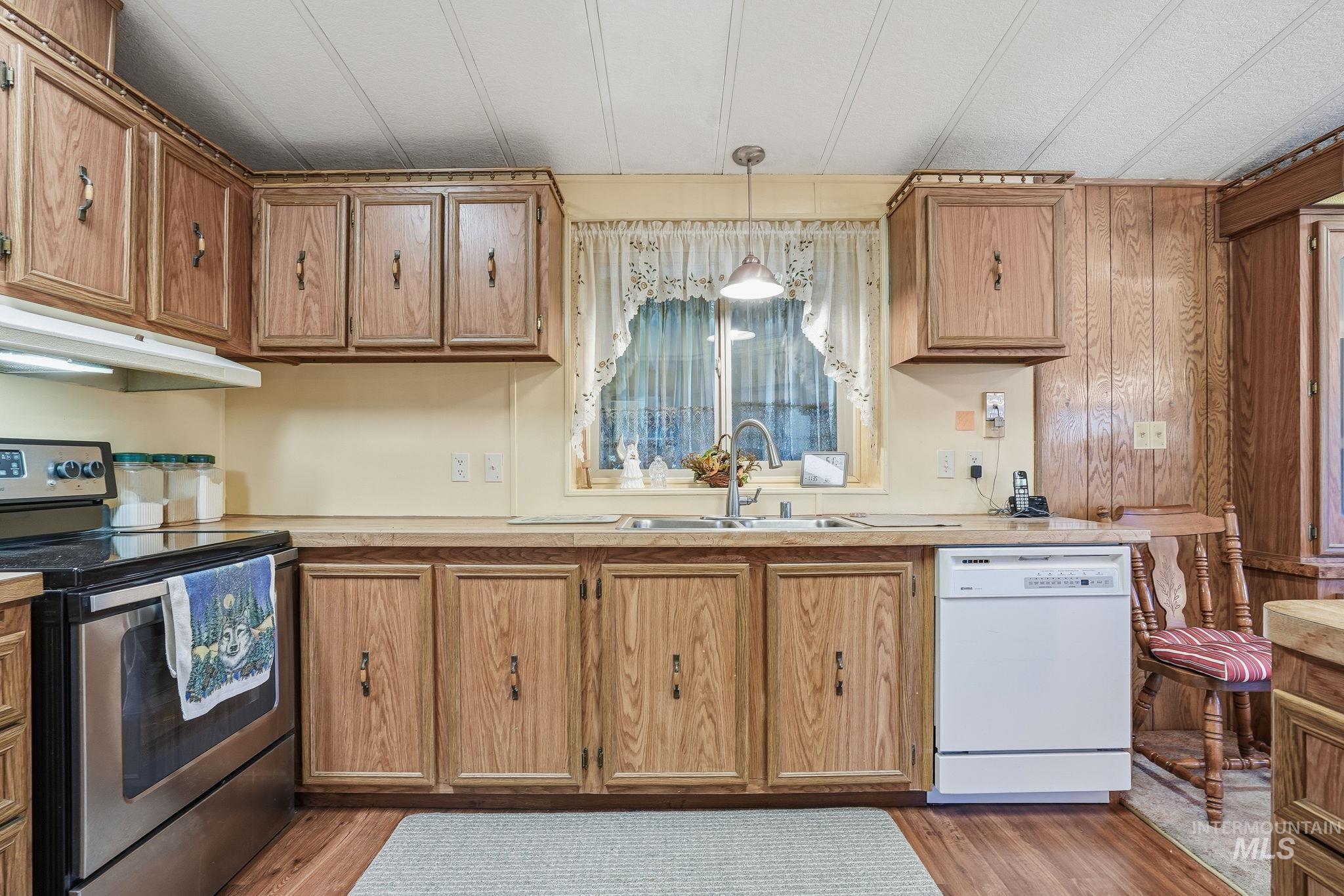 1253 N Samson Lane, Boise, Idaho 83704, 3 Bedrooms, 2.5 Bathrooms, Residential For Sale, Price $175,000,MLS 98977073