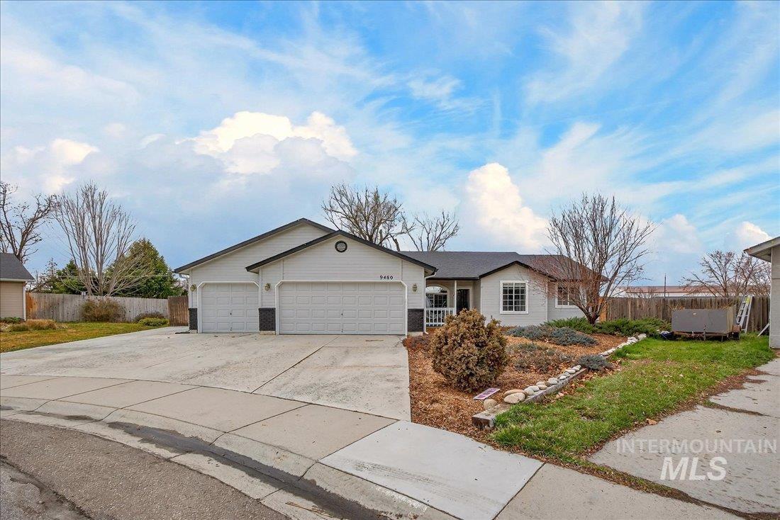 9480 W Wakefield Court, Garden City, Idaho 83714, 3 Bedrooms, 2 Bathrooms, Residential For Sale, Price $450,000, 98977076