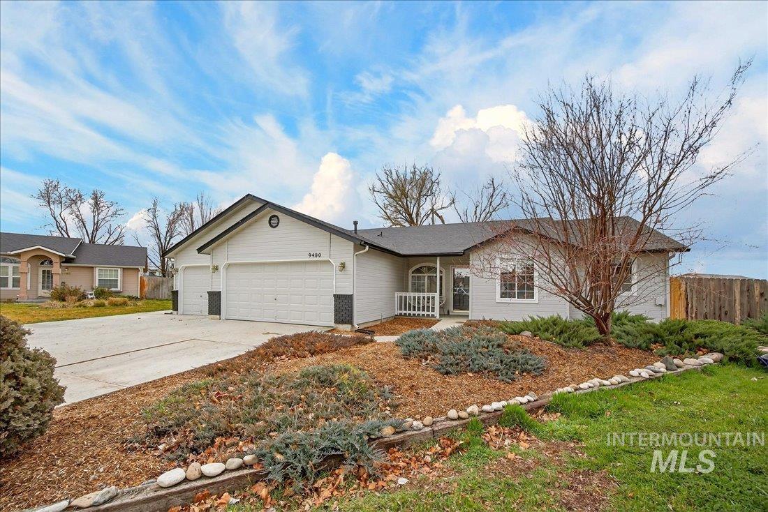 9480 W Wakefield Court, Garden City, Idaho 83714, 3 Bedrooms, 2 Bathrooms, Residential For Sale, Price $450,000, 98977076