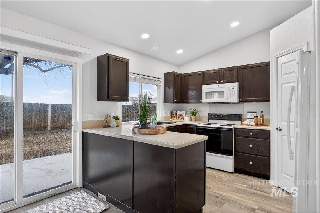 9480 W Wakefield Court, Garden City, Idaho 83714, 3 Bedrooms, 2 Bathrooms, Residential For Sale, Price $450,000, 98977076