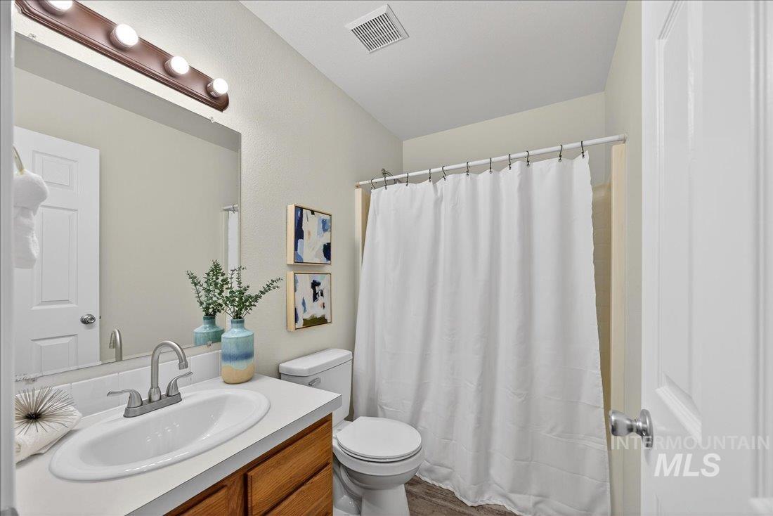 9480 W Wakefield Court, Garden City, Idaho 83714, 3 Bedrooms, 2 Bathrooms, Residential For Sale, Price $450,000, 98977076